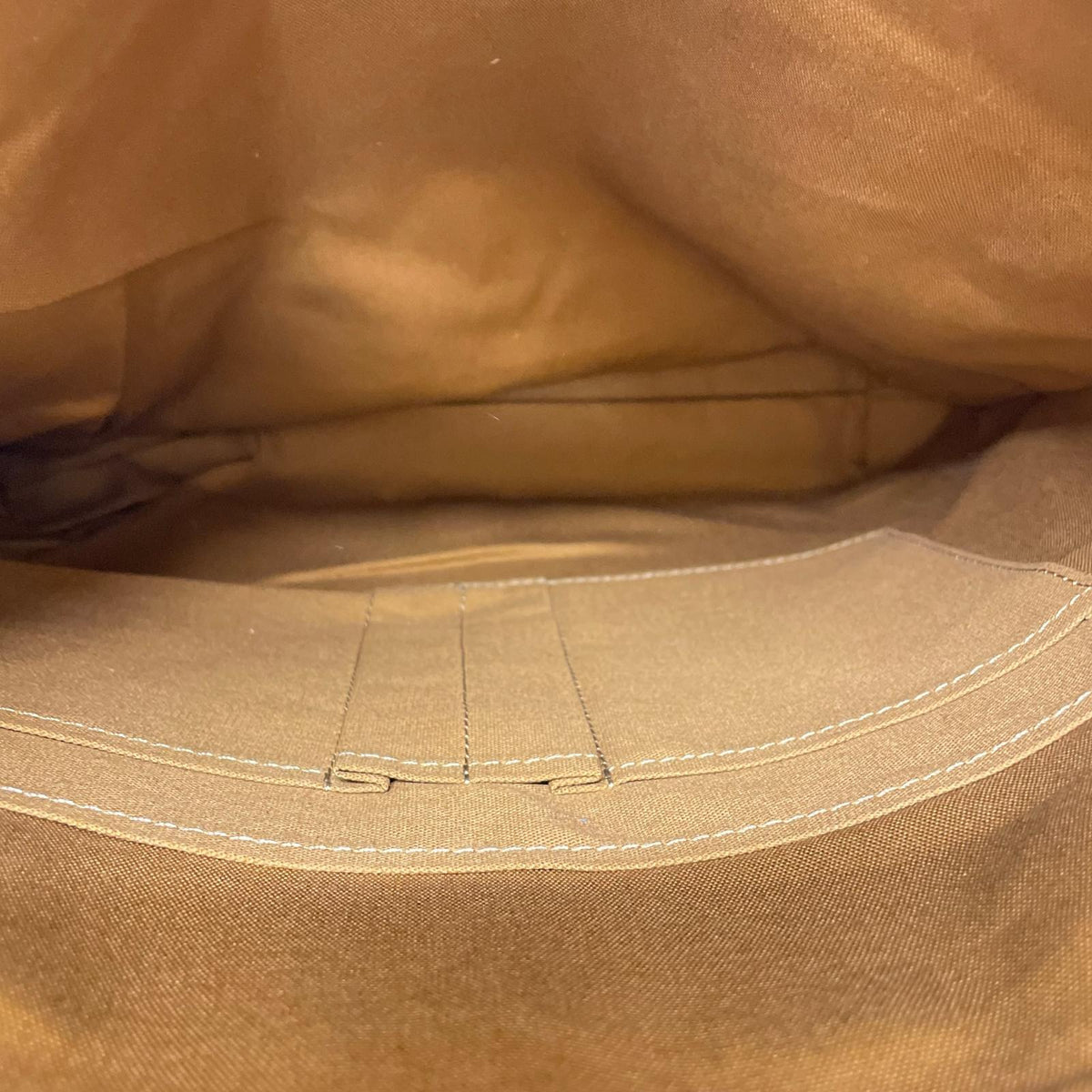 ショルダーバッグ 三角プレート DOCKING SHOULDER BAG キャラメル ブラウン
