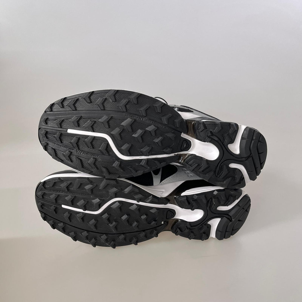 スニーカー XT-WHISPER 27.5 27.5cm (US9 1/2 UK9 EU45) ブラック