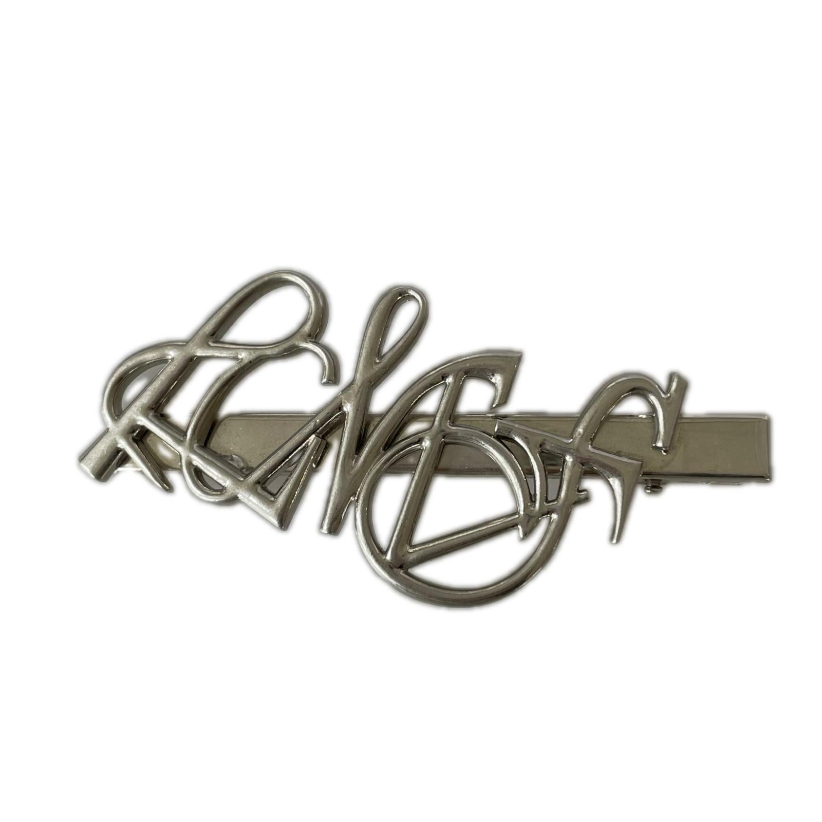 その他アクセサリー BRASS LOGO HAIR PIN シルバー