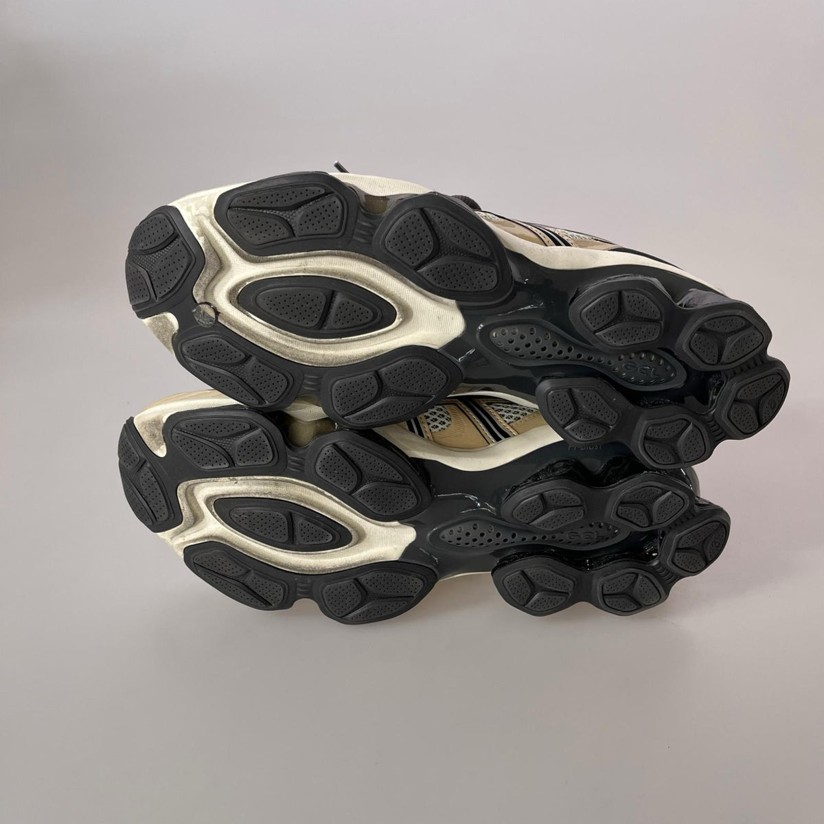 スニーカー GEL-KINETIC FLUENT 28.5cm 28.5cm (US10 1/2 UK10 EU47) ゴールド