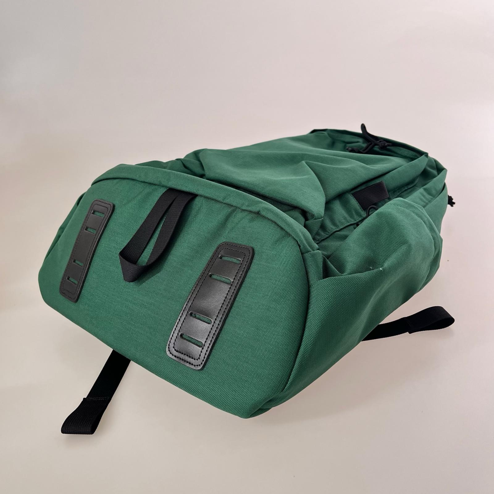 リュック・デイパック BEAMS＋ Day Pack 2 Compartments グリーン