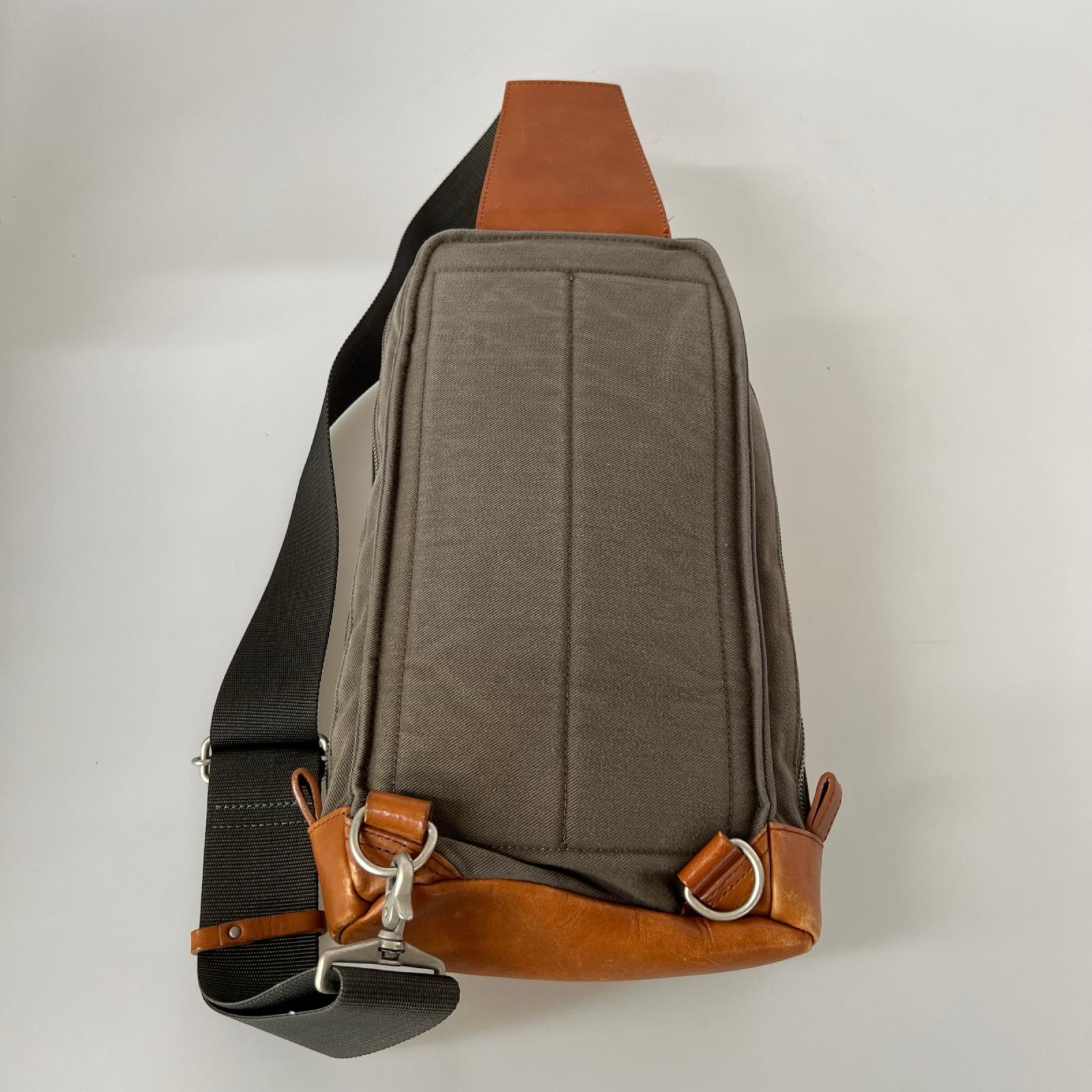 ショルダーバッグ ROOT SLING SHOULDER BAG ｷｬﾝﾊﾞｽ グレー