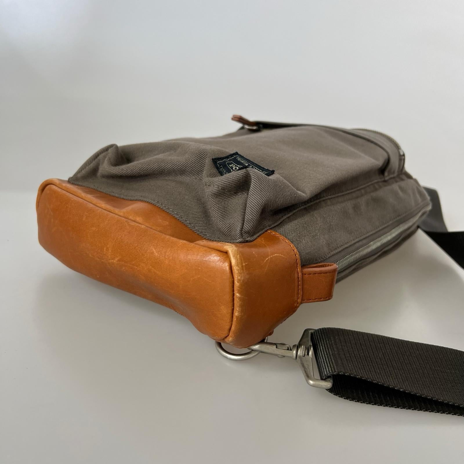 ショルダーバッグ ROOT SLING SHOULDER BAG ｷｬﾝﾊﾞｽ グレー