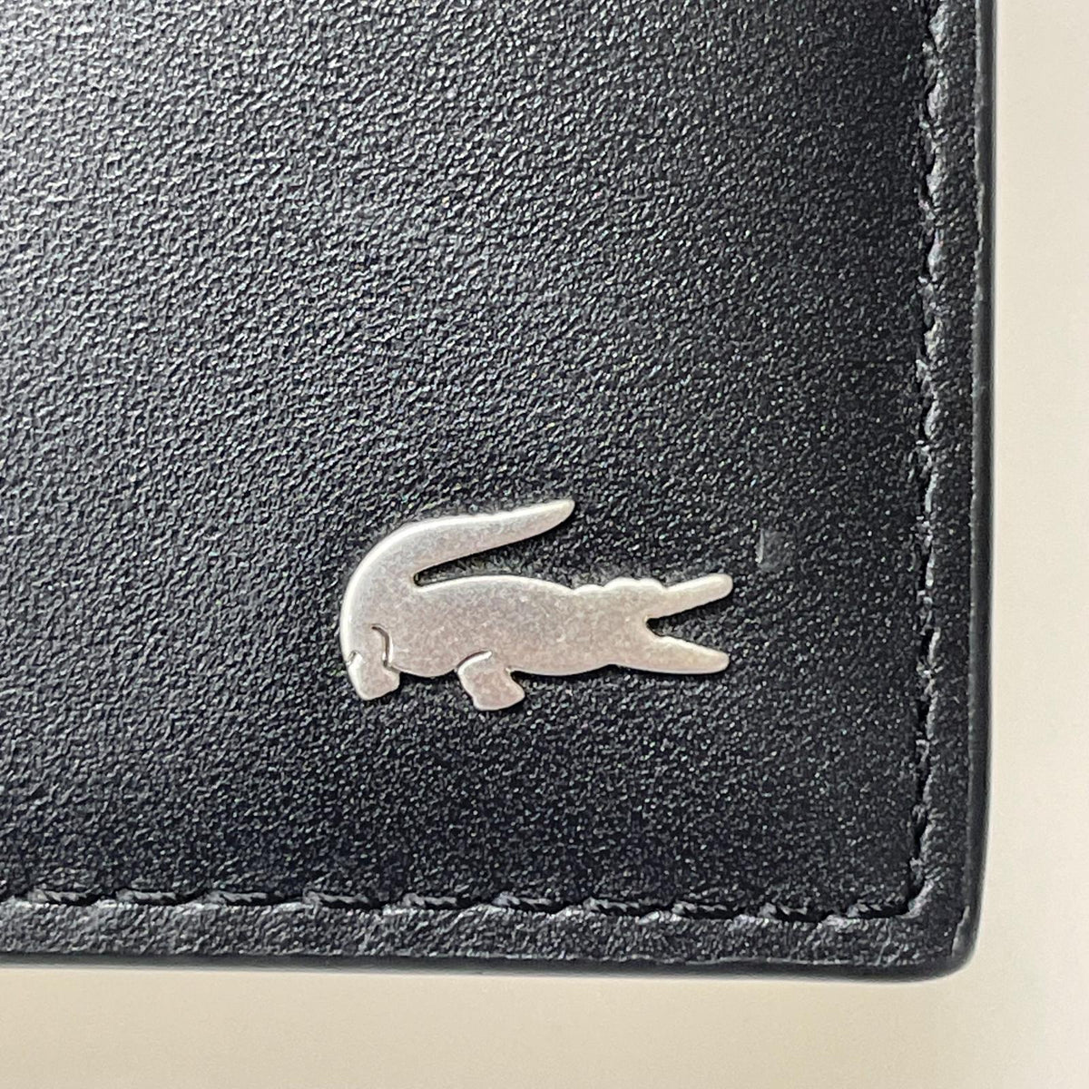 コンパクトウォレット LACOSTE レザーコンパクト財布 黒 ブラック