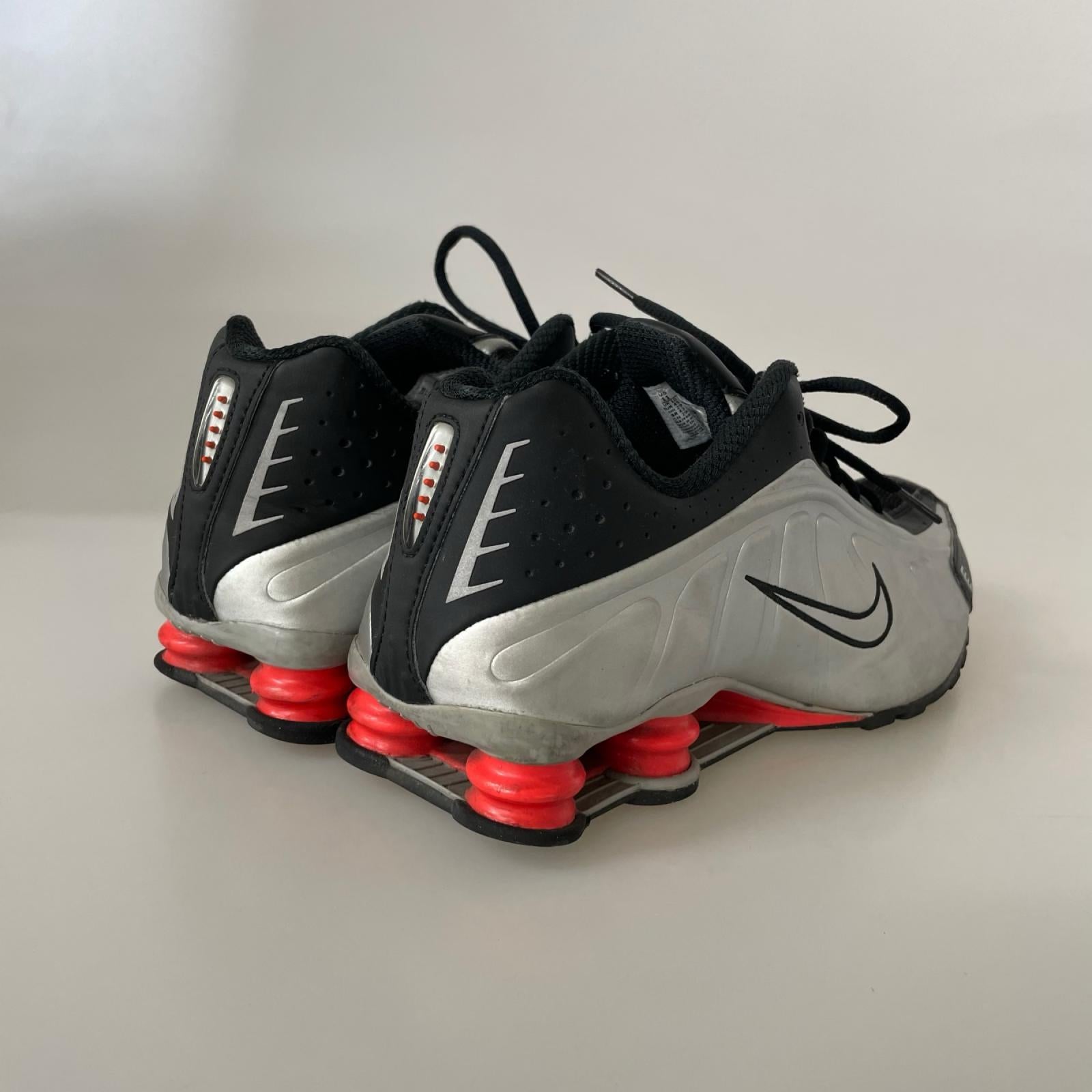 スニーカー Nike Shox R4 "Metallic Silver/Red" 2024 29cm (US11 UK10 1/2 EU48)