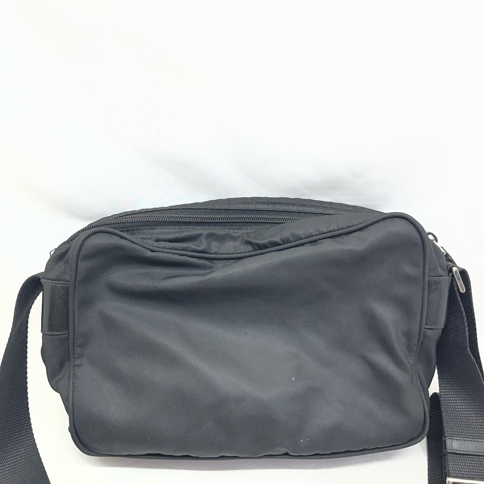 PRADA ナイロンショルダーバック ブラック