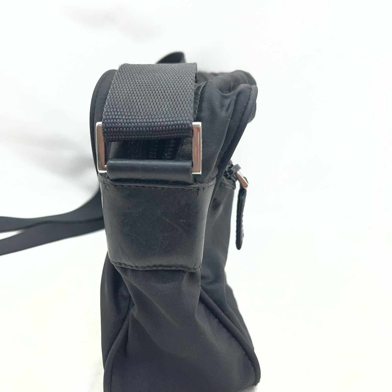 PRADA ナイロンショルダーバック ブラック