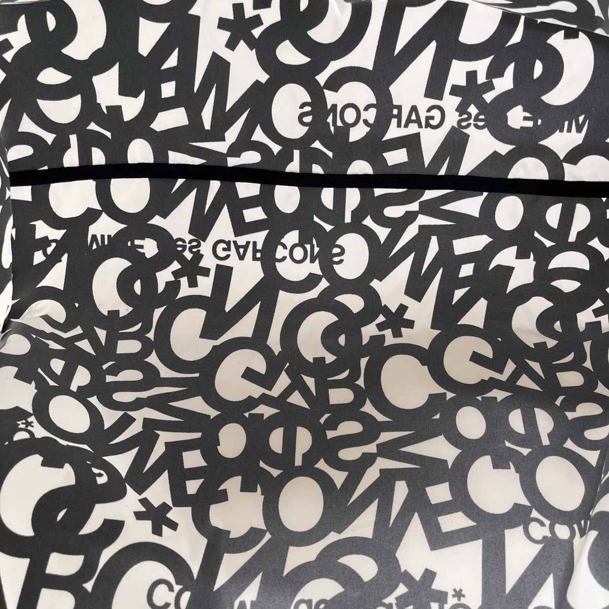 トートバッグ CdGﾛｺﾞ ｼｮｯﾋﾟﾝｸﾞﾊﾞｯｸﾞ 総柄 黒白