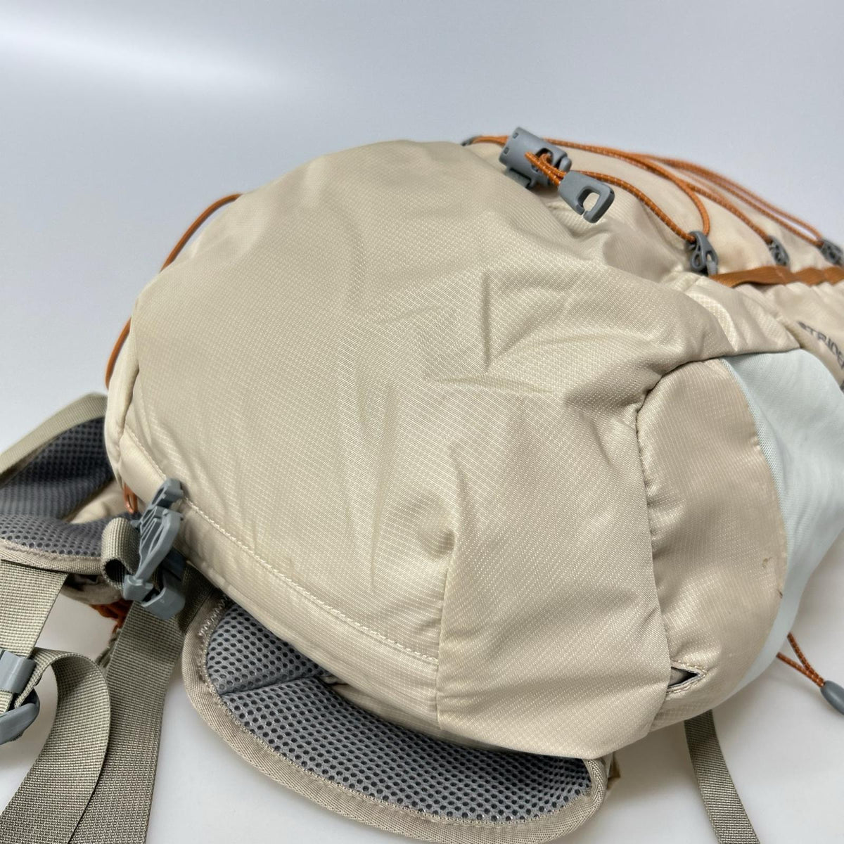 リュック・デイパック STRIDER PACK 25 ﾍﾞｰｼﾞｭ ベージュ