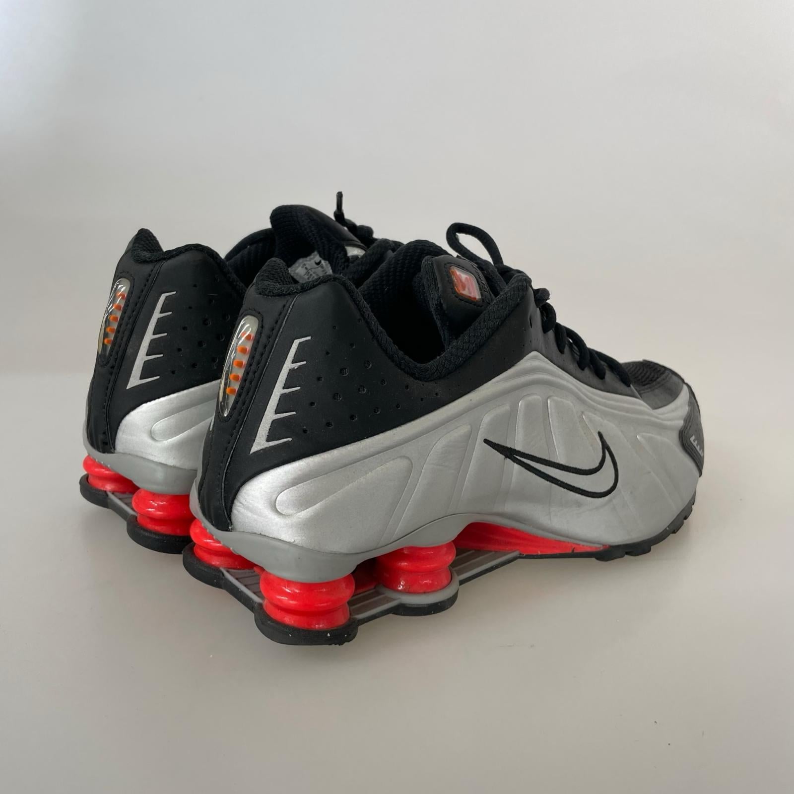 スニーカー Shox R4 OG Black Metallic Silver 26cm (US8 UK7 1/2 EU42)