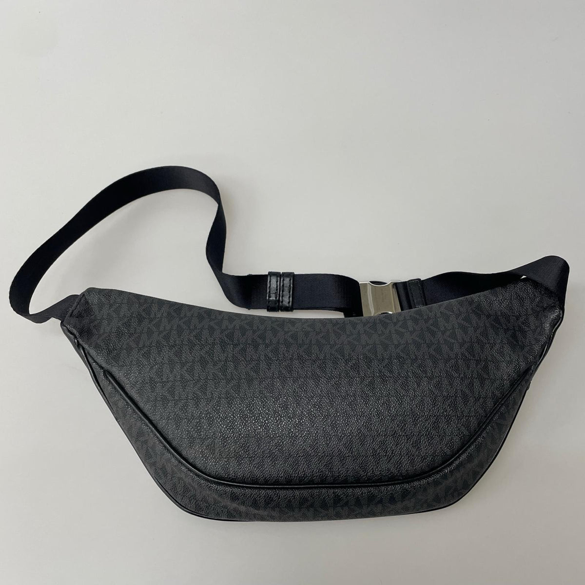 ボディバッグ ﾚｻﾞｰﾓﾉｸﾞﾗﾑ ｳｴｽﾄﾊﾞｯｸﾞBLK ブラック