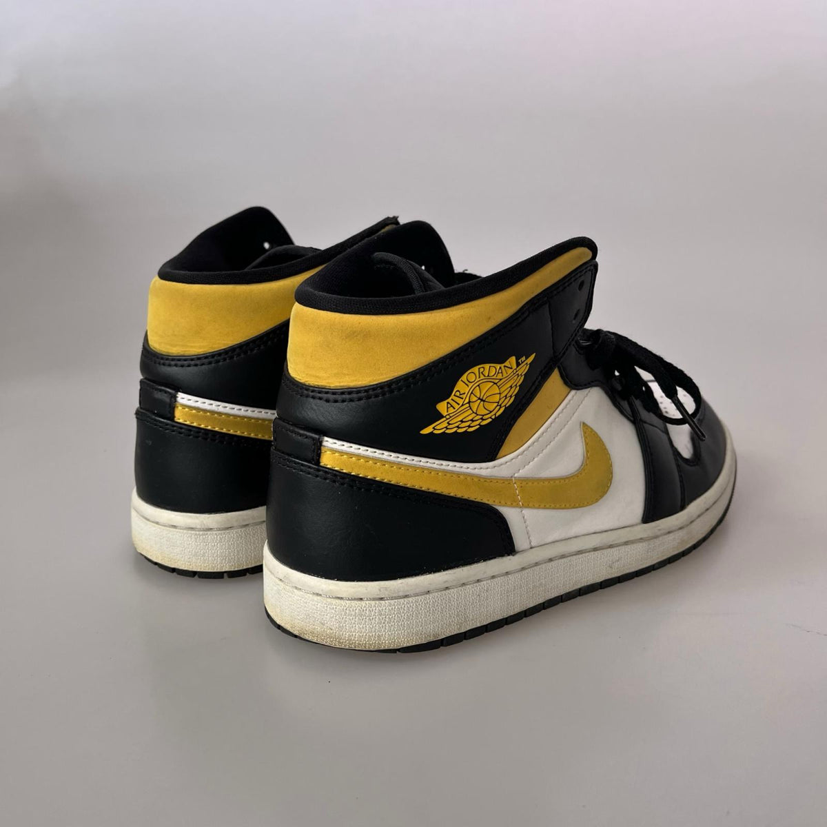 スニーカー AIR JORDAN 1 White/Pollen-Black 26.5cm 26.5cm (US8 1/2 UK8 EU43)