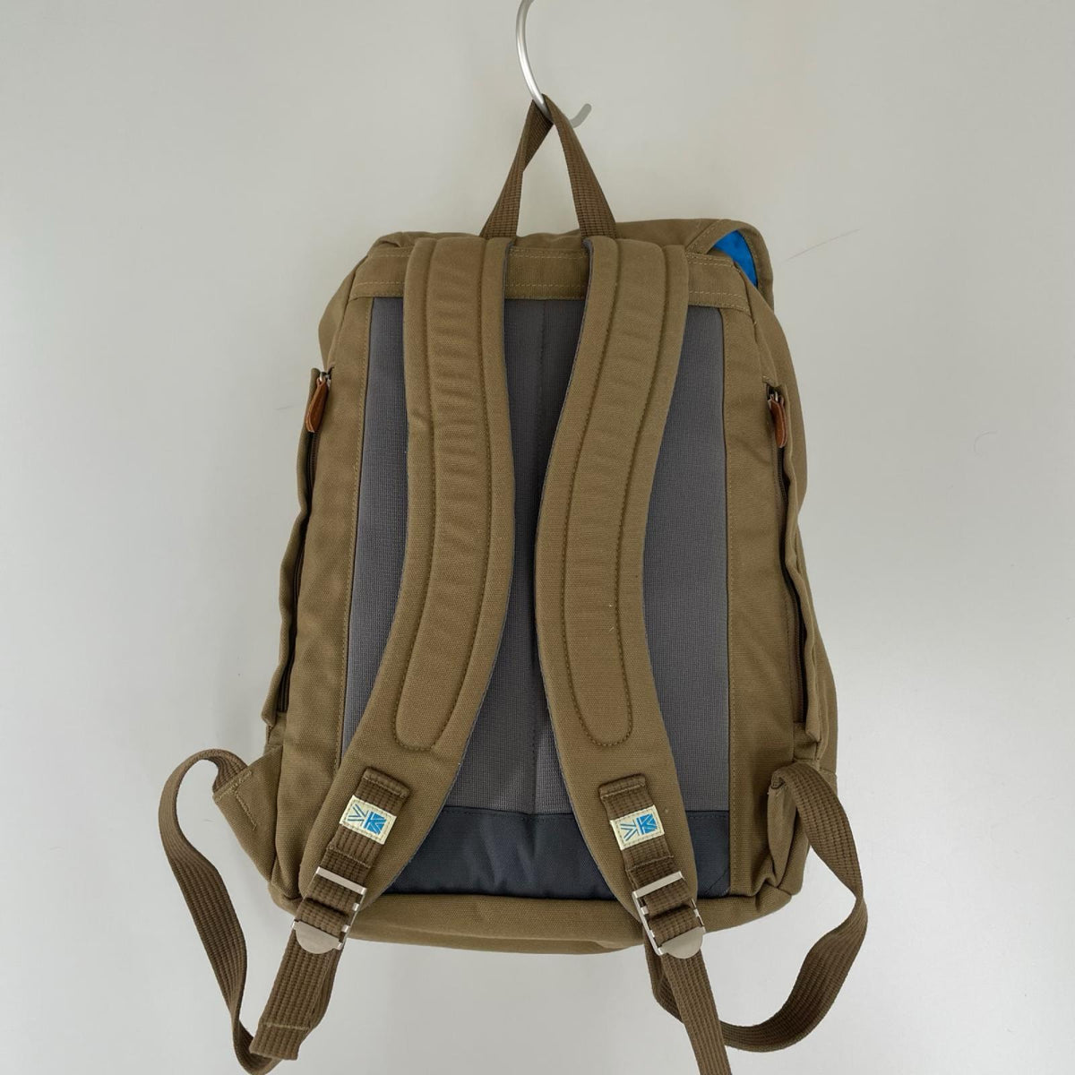 リュック・デイパック AC Day pack 20L Canvas 茶 ブラウン