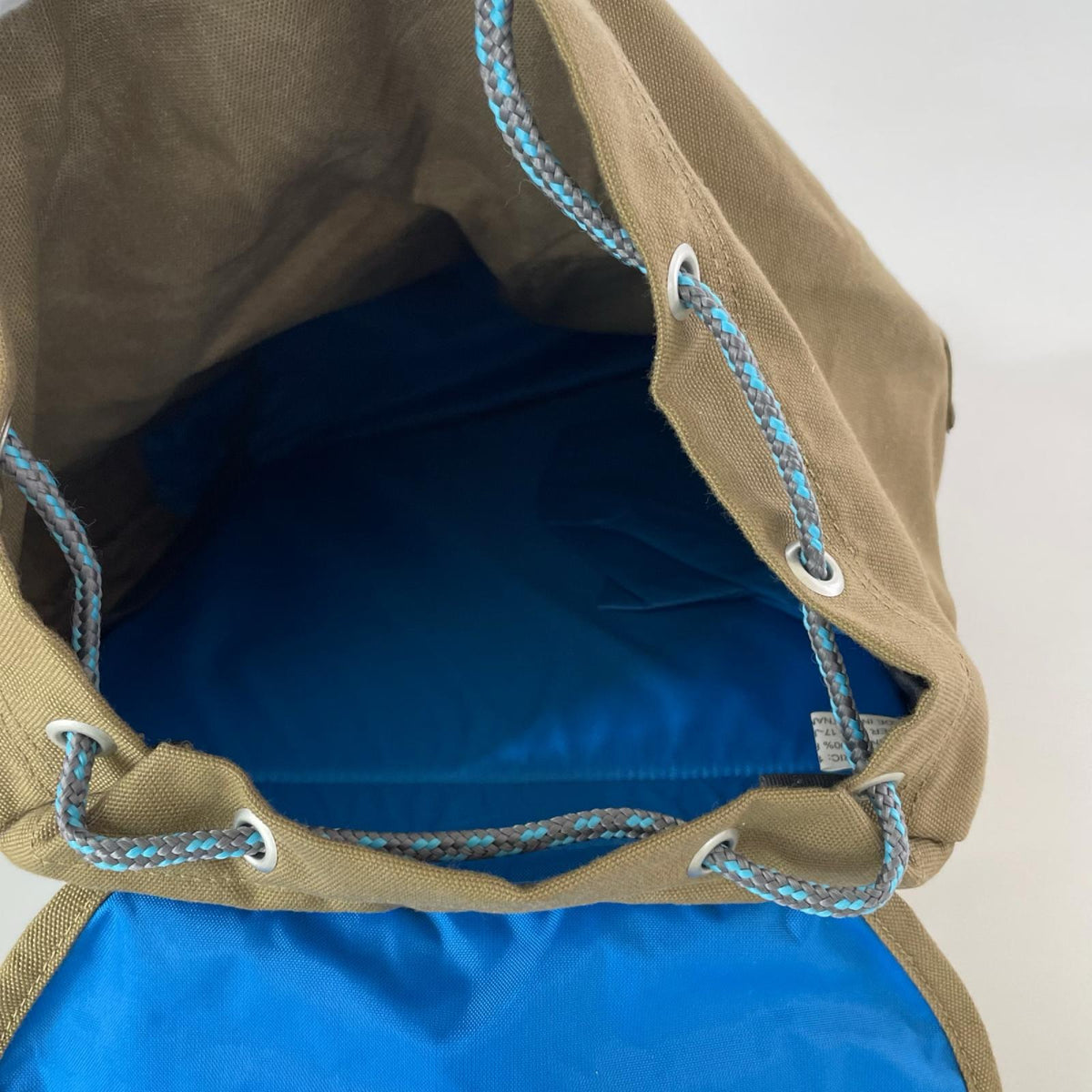 リュック・デイパック AC Day pack 20L Canvas 茶 ブラウン
