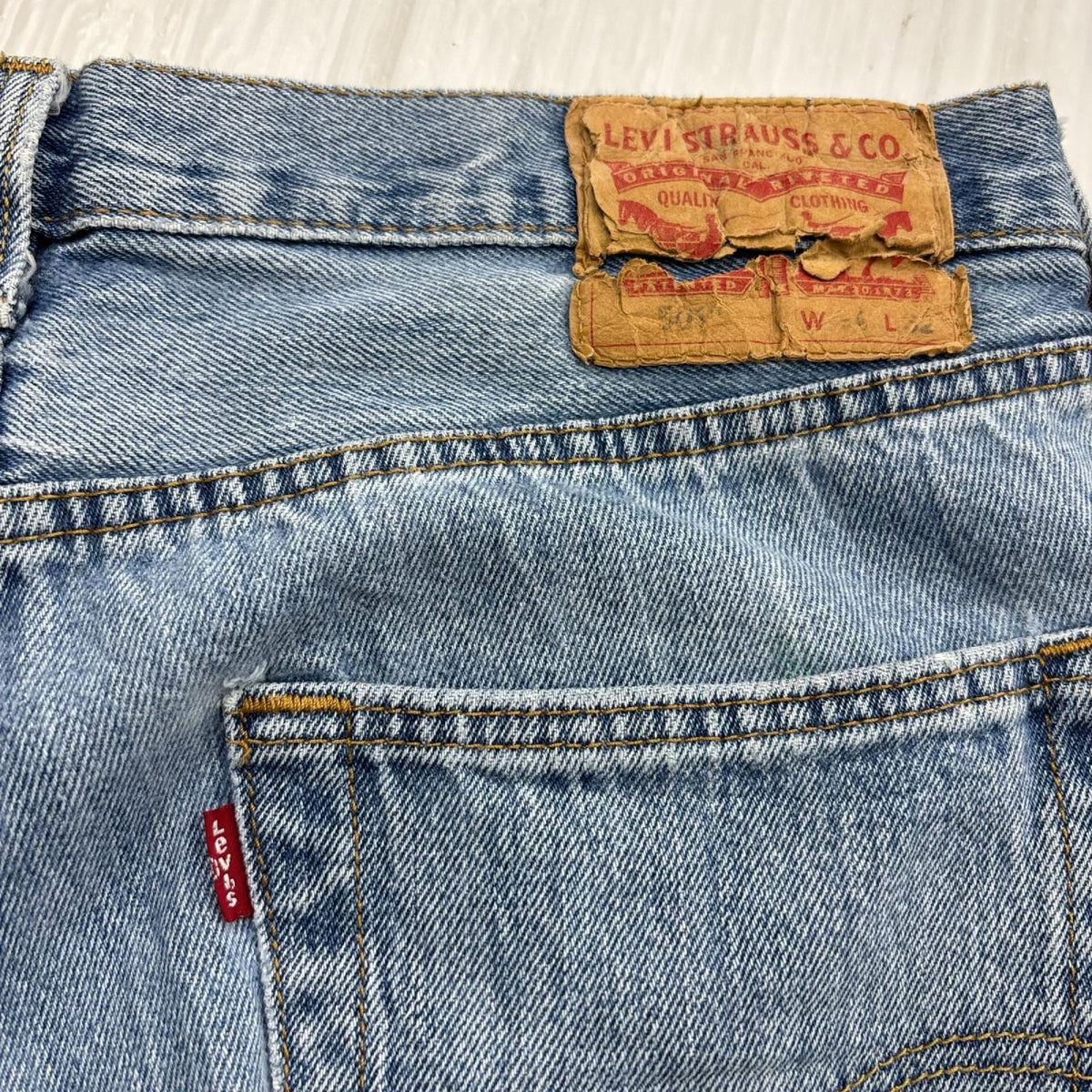 デニムパンツ 501 ｲﾝﾃﾞｨｺﾞ ﾎﾞﾀﾝ裏4985 (34) ブルー