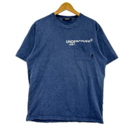 半袖Ｔシャツ UNDERCOVER 26SS ユーズド加工 ロゴプリント 胸ポケット Tee 2 ネイビー
