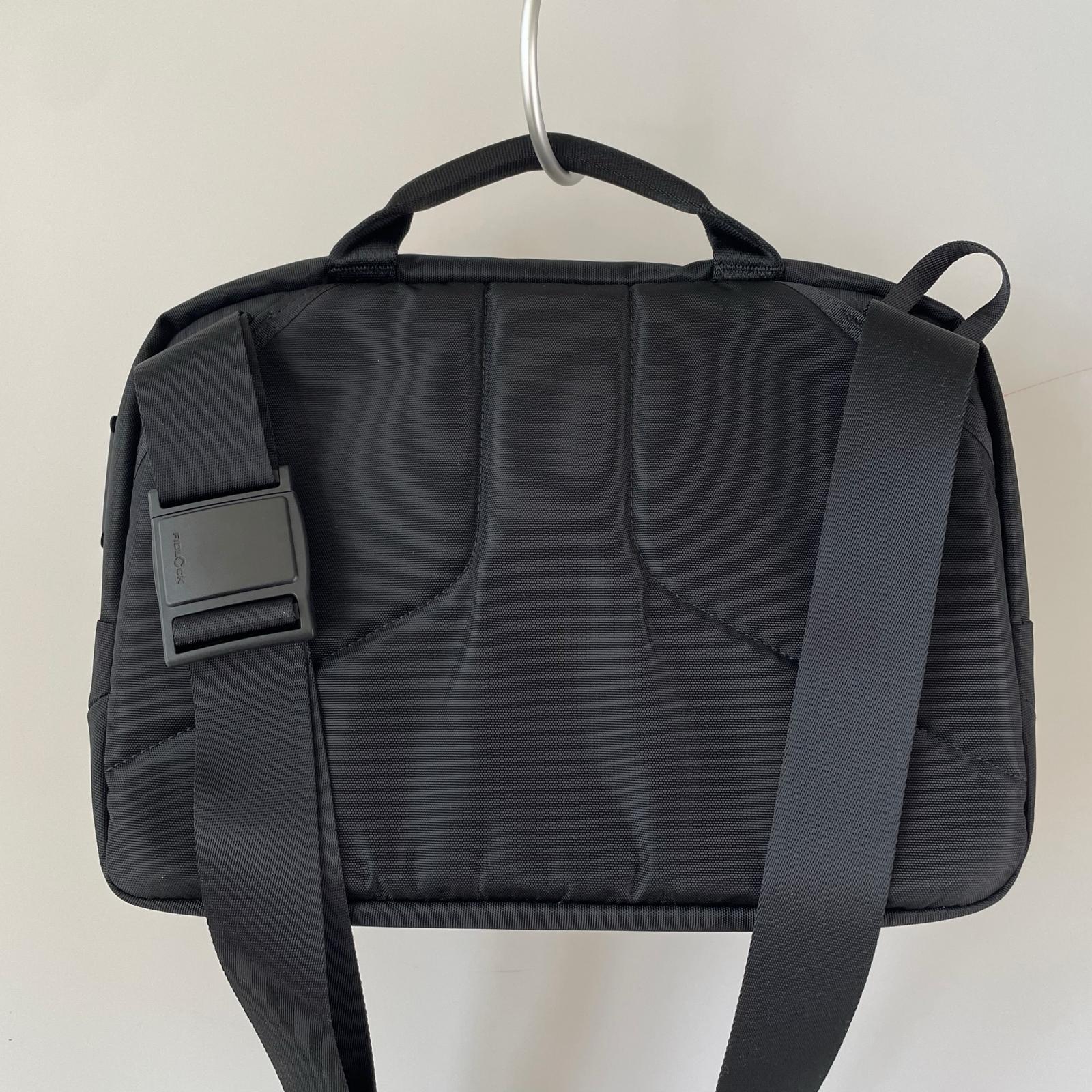 ショルダーバッグ Aer 黒 TECH SLING ブラック