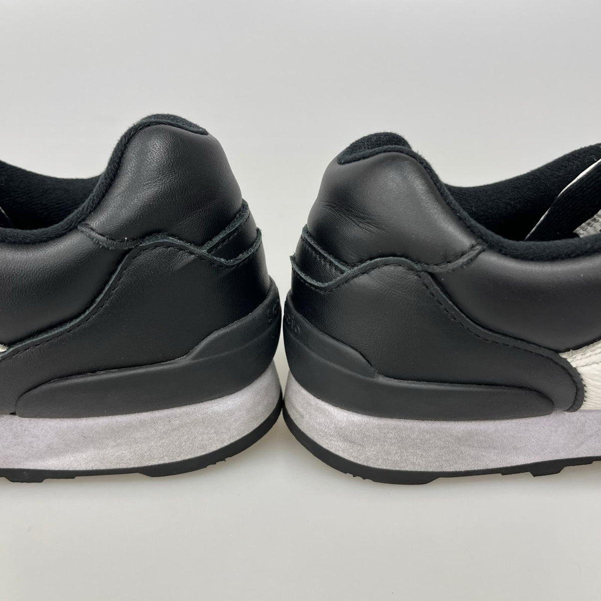 スニーカー にゅーず white black (26.5)