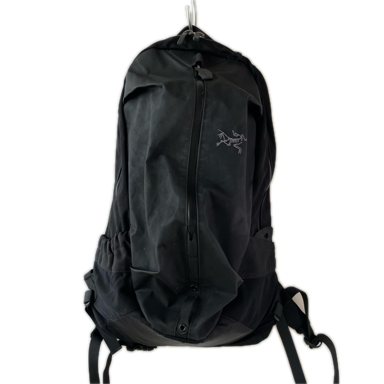 リュック・デイパック ARRO 22 BACKPACK 黒 ブラック