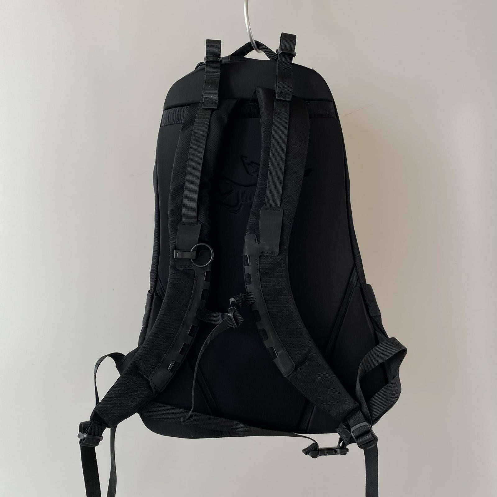 リュック・デイパック ARRO 22 BACKPACK 黒 ブラック