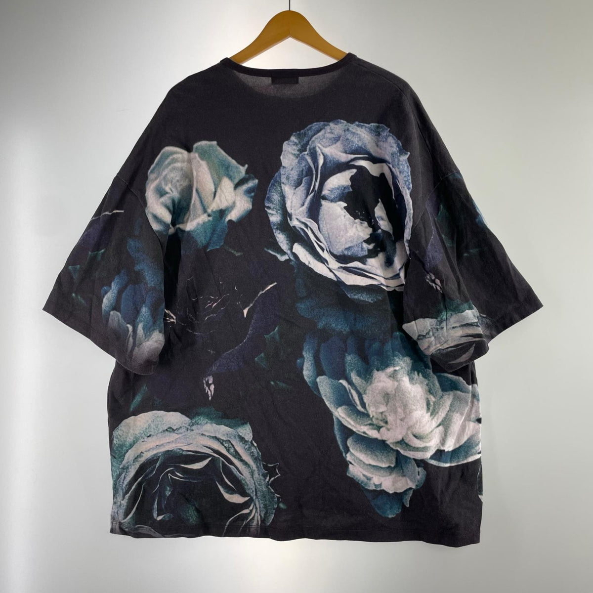 半袖Ｔシャツ t-cloth inkjet big rose ブラック