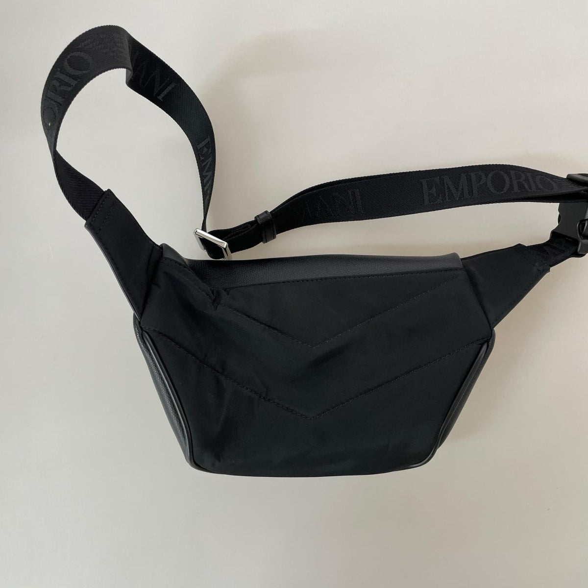 ショルダーバッグ EMPORIO ARMANI レザー ボディバッグ ブラック
