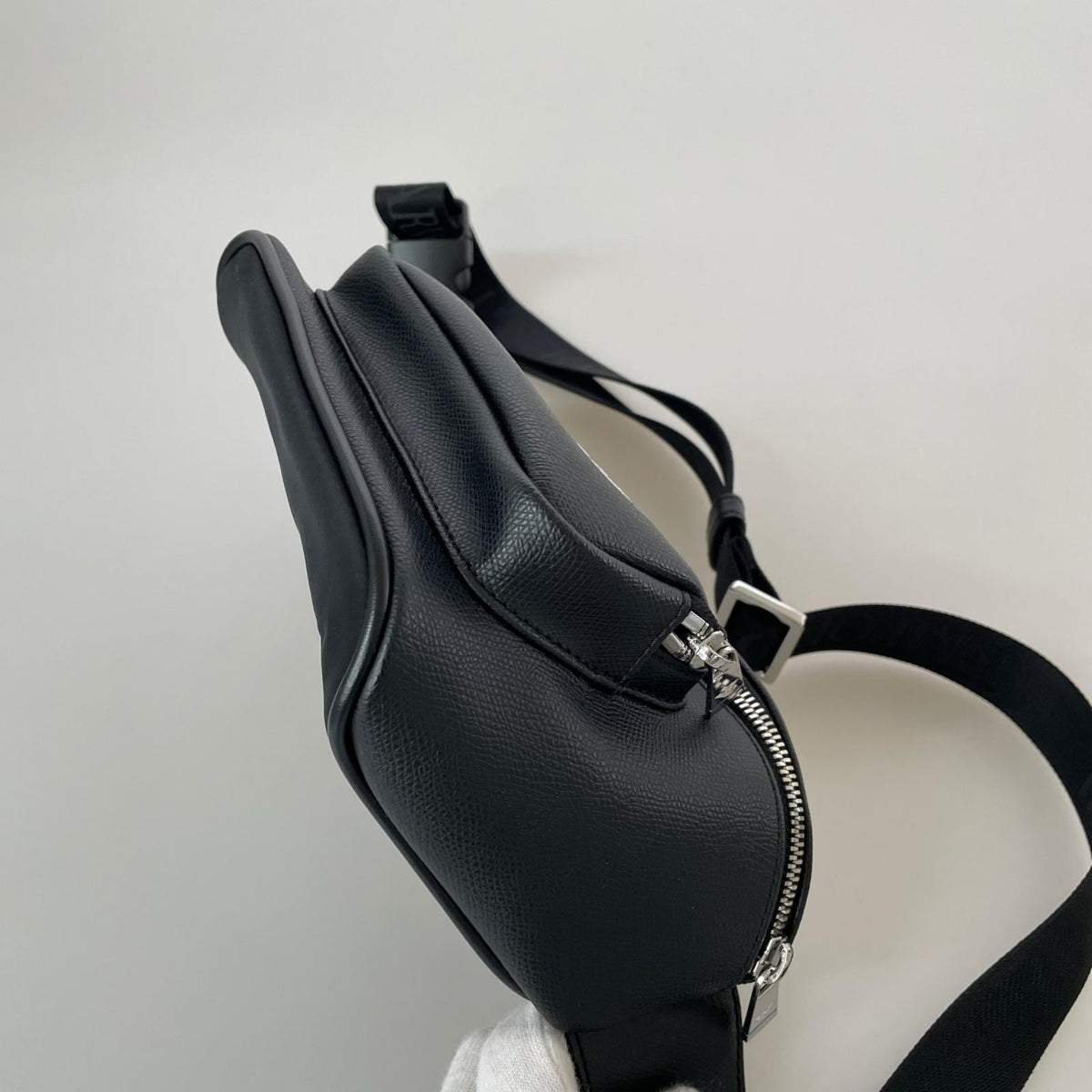 ショルダーバッグ EMPORIO ARMANI レザー ボディバッグ ブラック