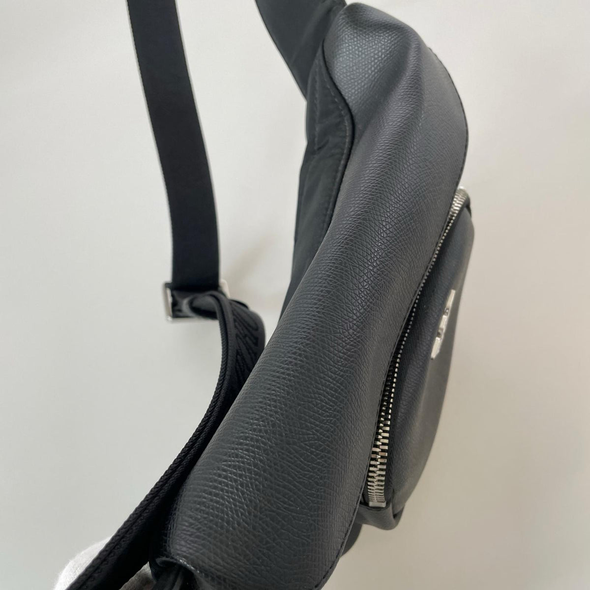 ショルダーバッグ EMPORIO ARMANI レザー ボディバッグ ブラック