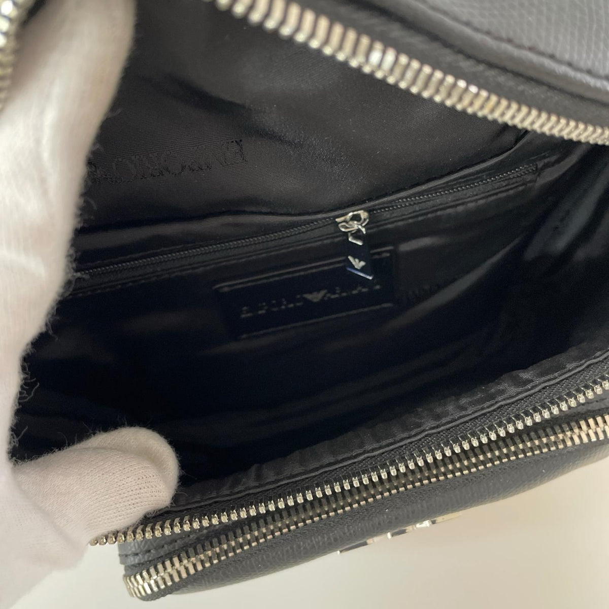 ショルダーバッグ EMPORIO ARMANI レザー ボディバッグ ブラック