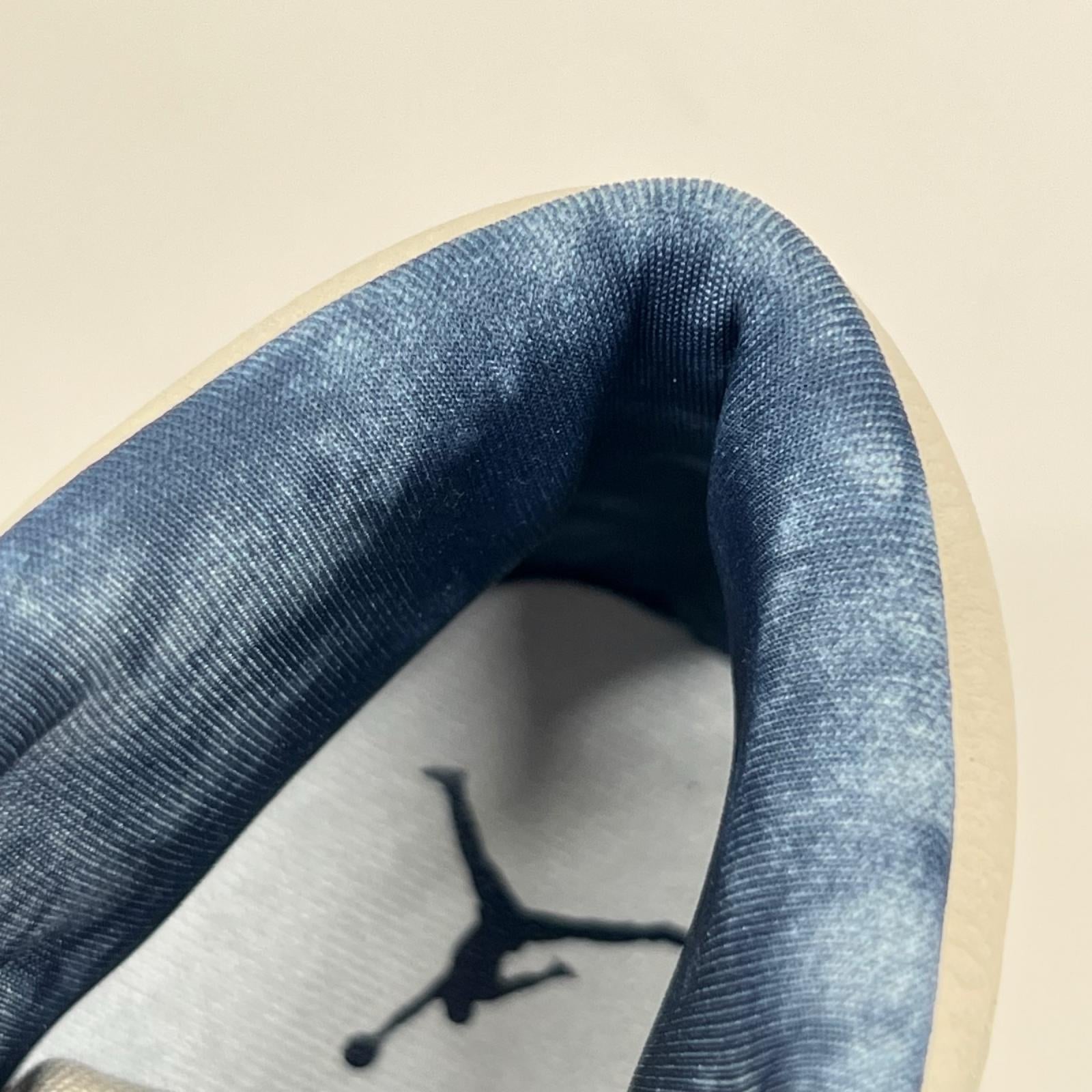 スニーカー WMNS AIR JORDAN 1 MID SE/26cm/DM9126-104 26cm (US8 UK7 1/2 EU42)