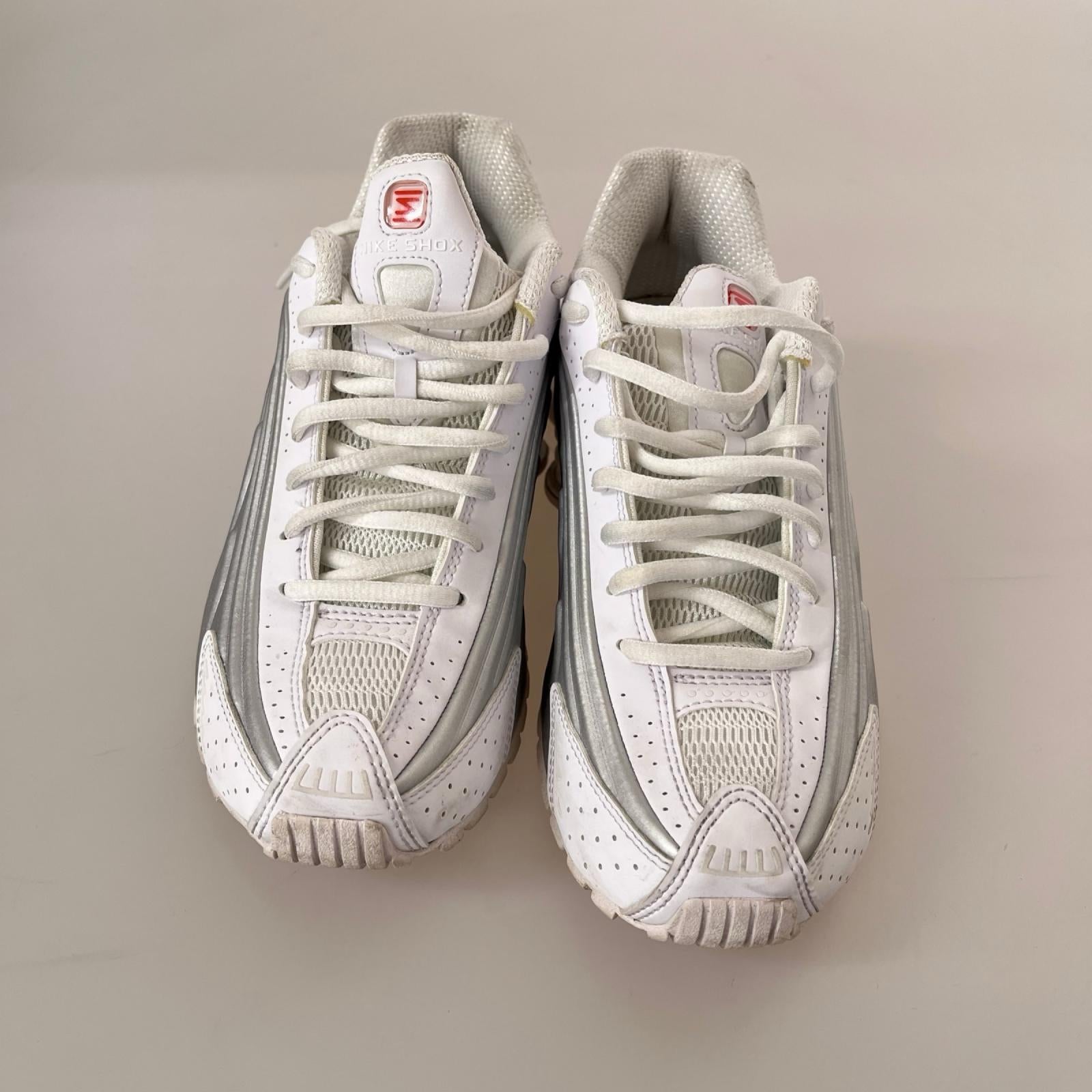 スニーカー WMNS SHOX R4 24cm (US6 UK5 1/2 EU38) ホワイト