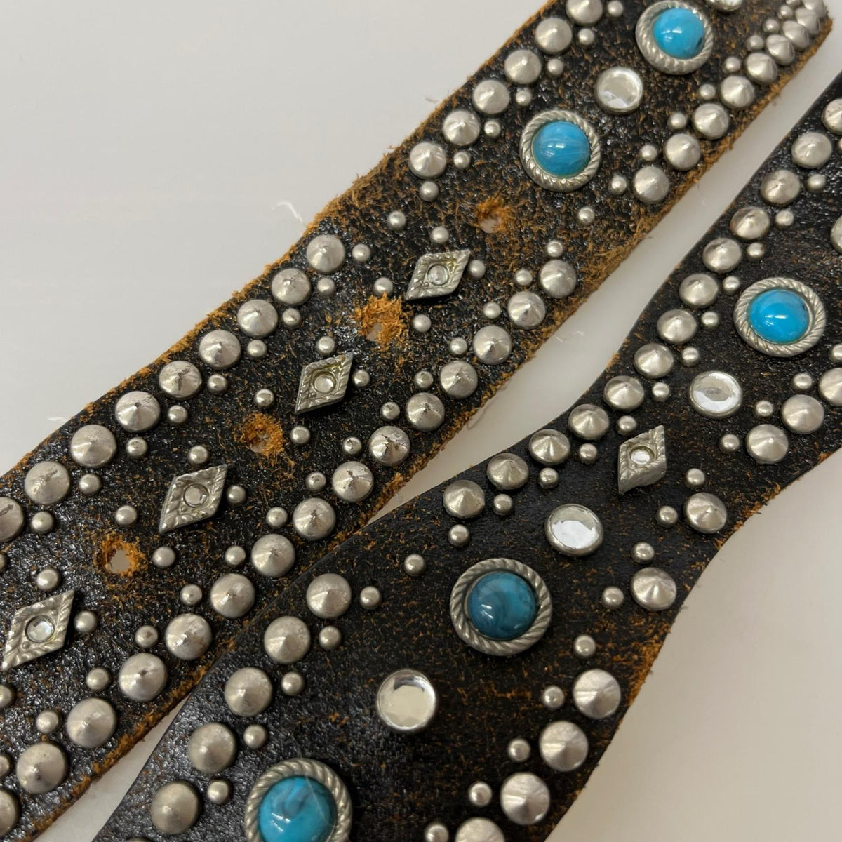 その他アクセサリー ﾚｻﾞｰ ｽﾀｯｽﾞ 茶 ブラウン