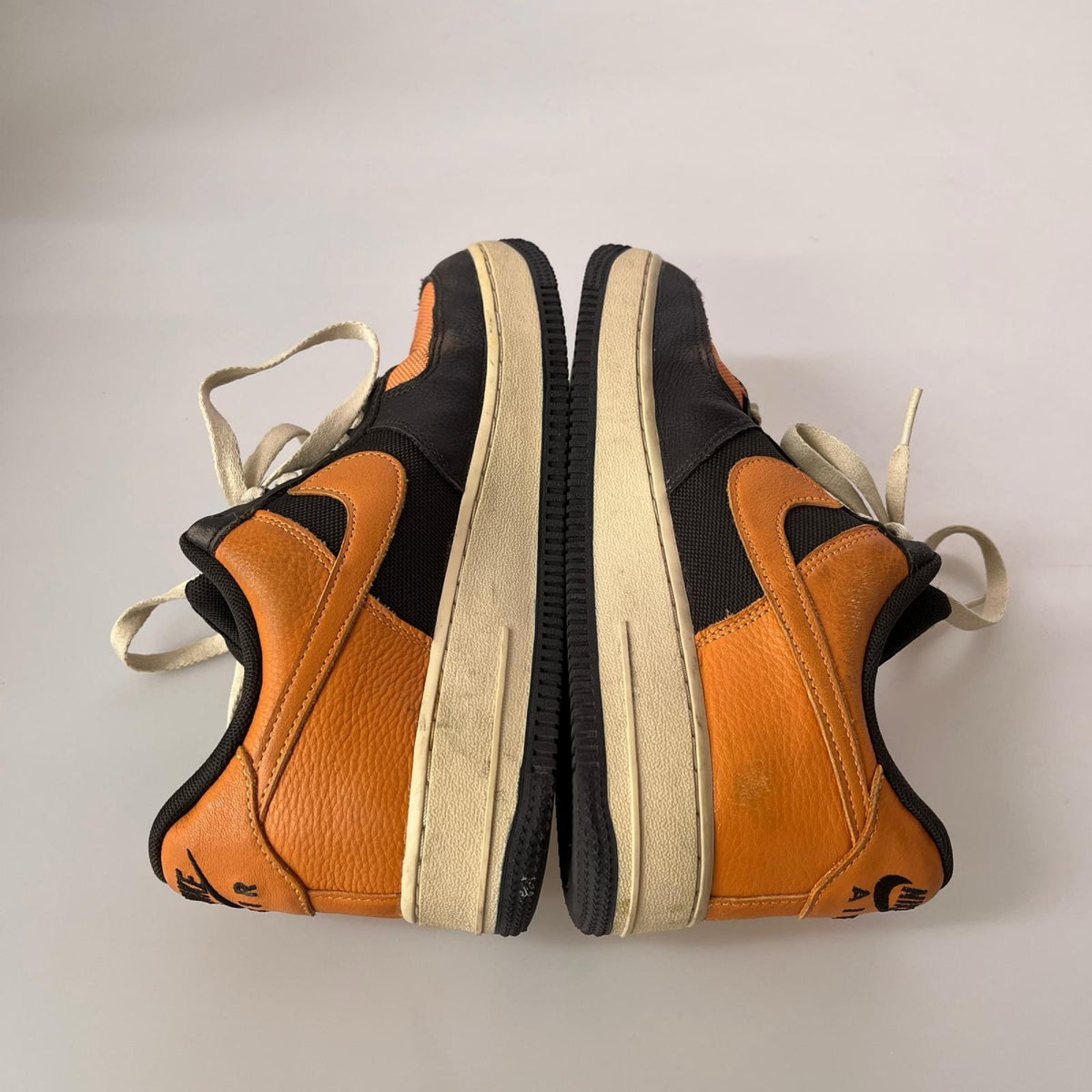スニーカー AIR FORCE 1 GTX VELVET ｵﾚﾝｼﾞ (24.5) 24.5cm (US6 1/2 UK6 EU39) ブラウン