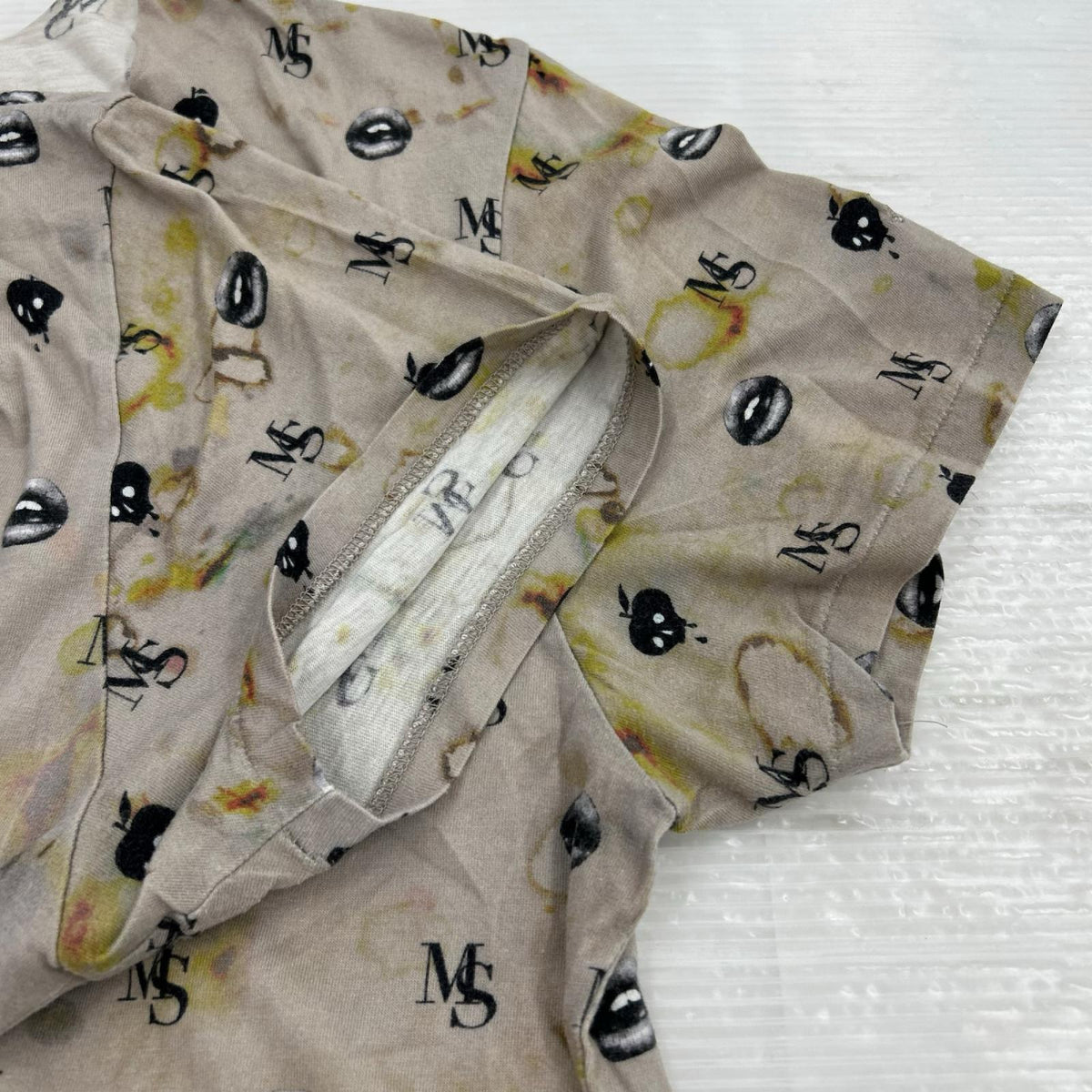 半袖Ｔシャツ ﾘｯﾌﾟｽｶﾙｱｯﾌﾟﾙﾃﾞｻﾞｲﾝ 総柄 ﾍﾞｰｼﾞｭ (M) M ベージュ