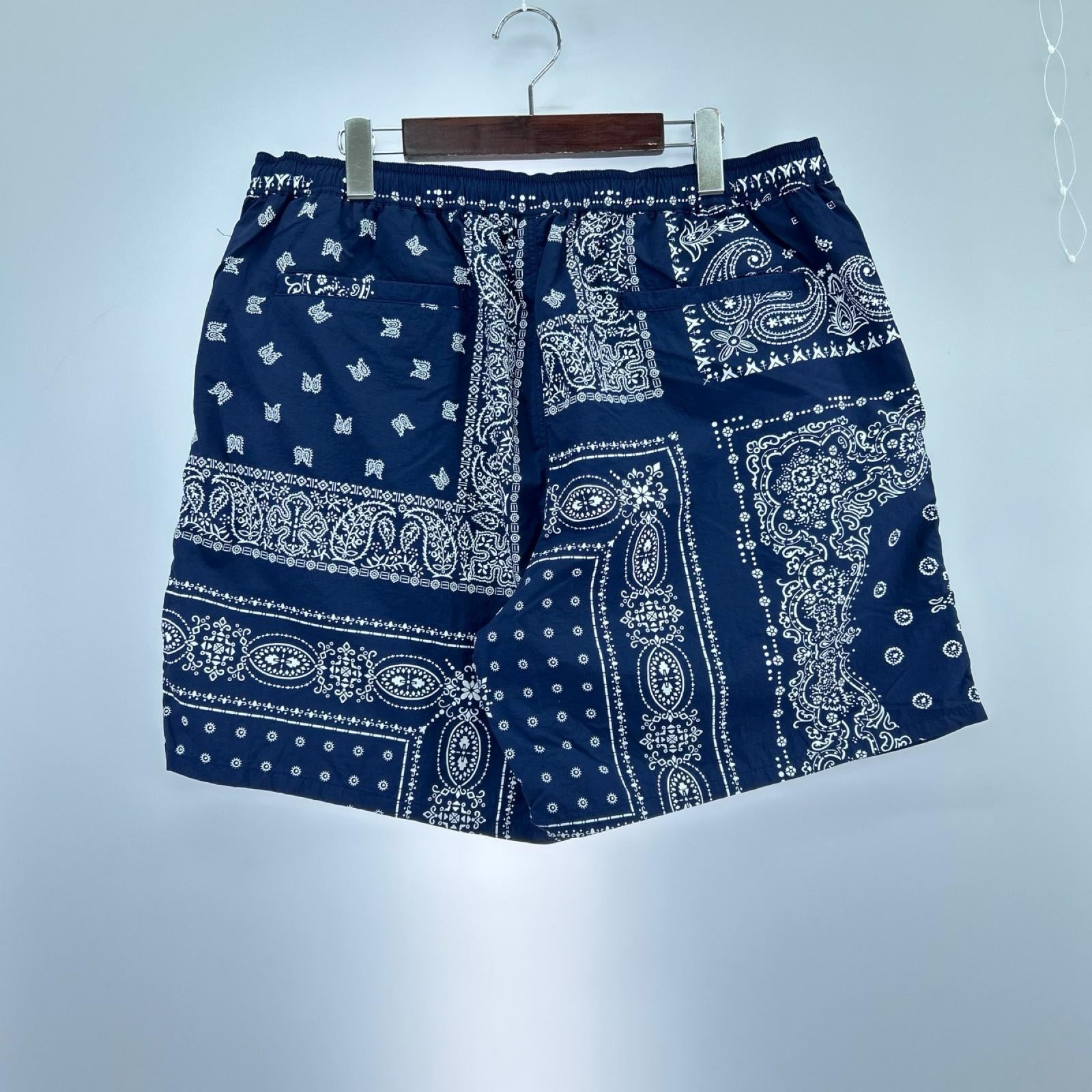 ショートパンツ SMALL LOGO SHORTS ﾍﾟｲｽﾞﾘｰ柄 NVY XL ネイビー