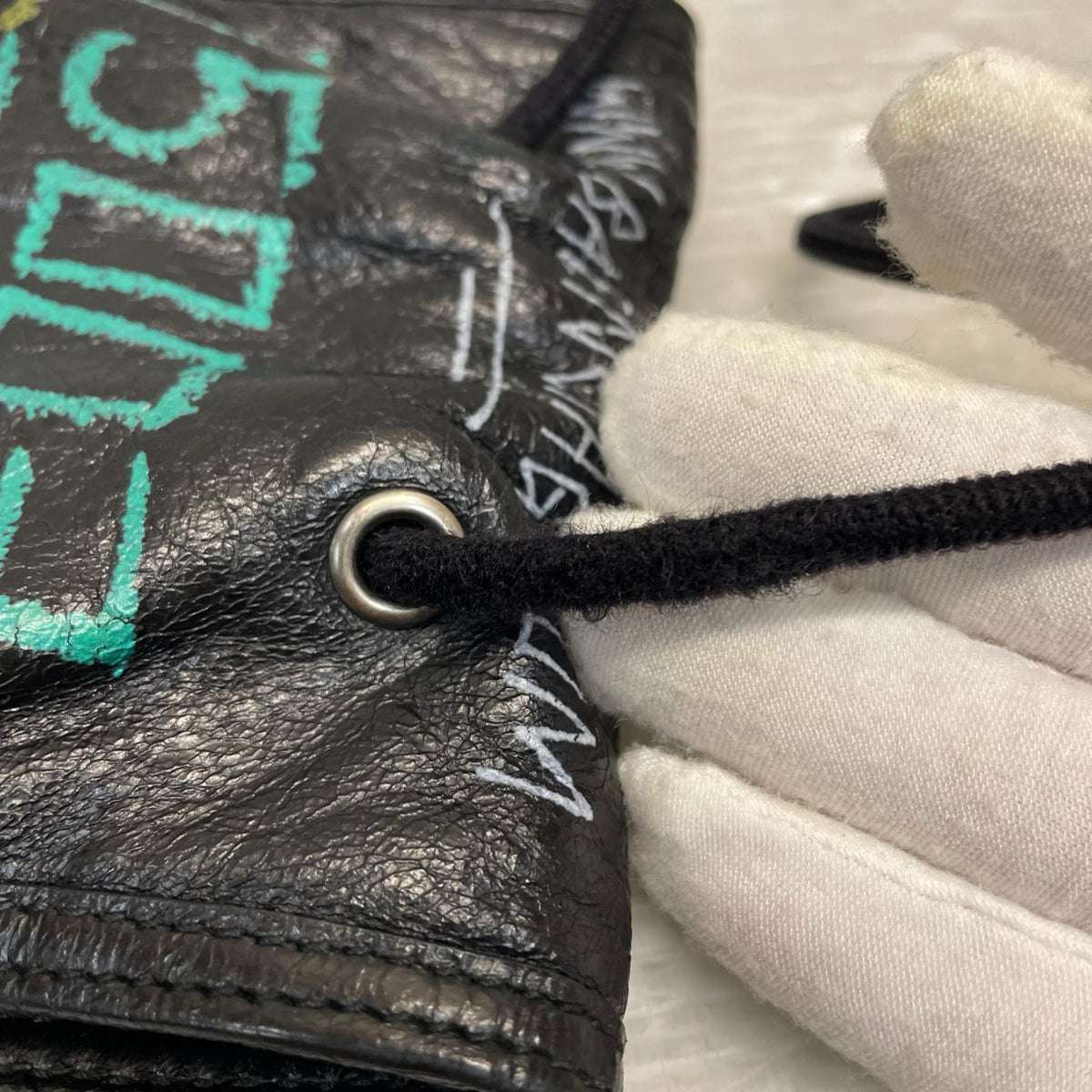 BALENCIAGA エクスプローラーポーチ532298 1080 V 527277