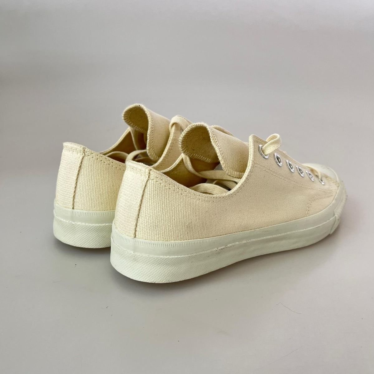 スニーカー R.C.A.F US ARMY ｷｬﾝﾊﾞｽｽﾆｰｶｰ 6M 生成