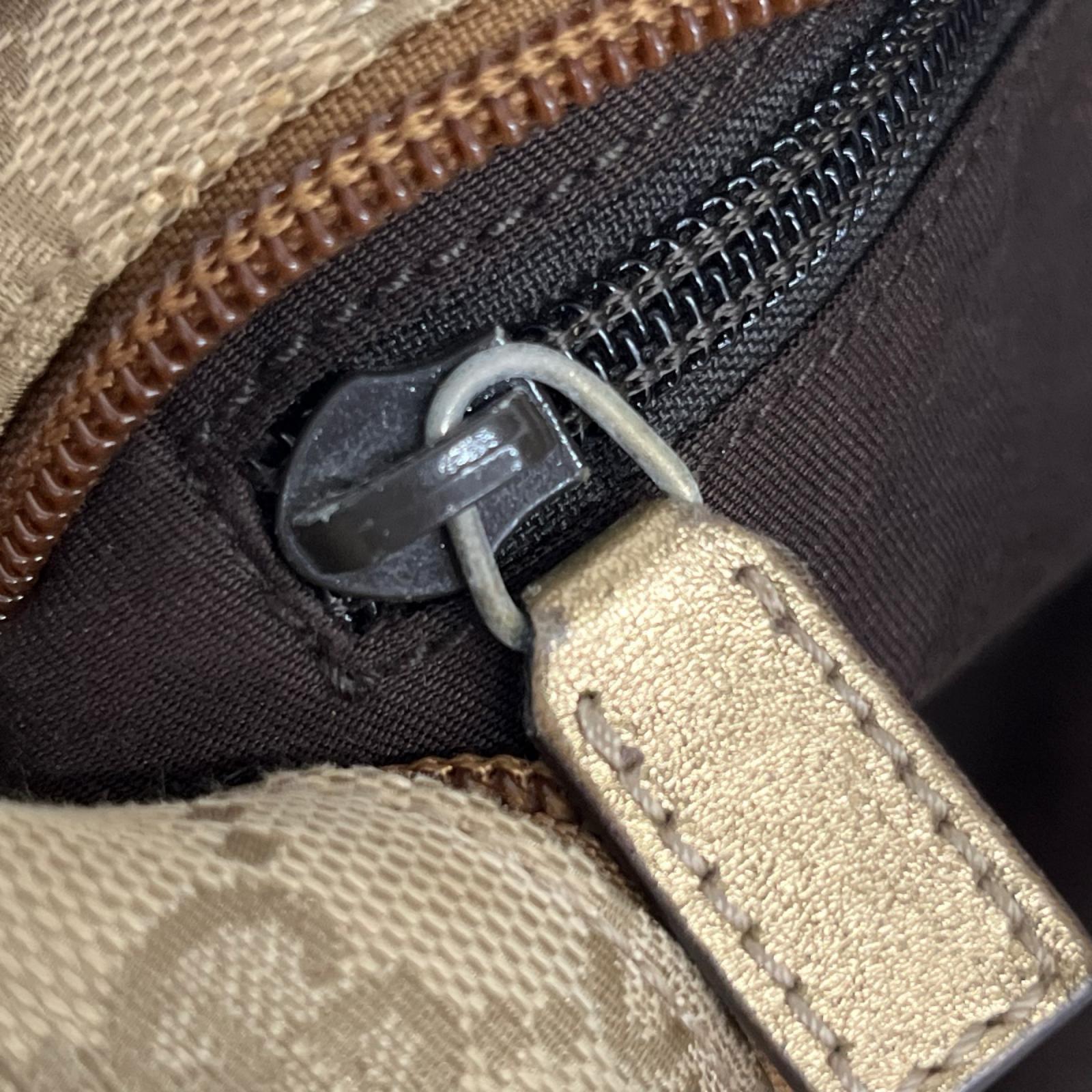 GUCCI GGキャンバス 189749 ショルダーバッグ