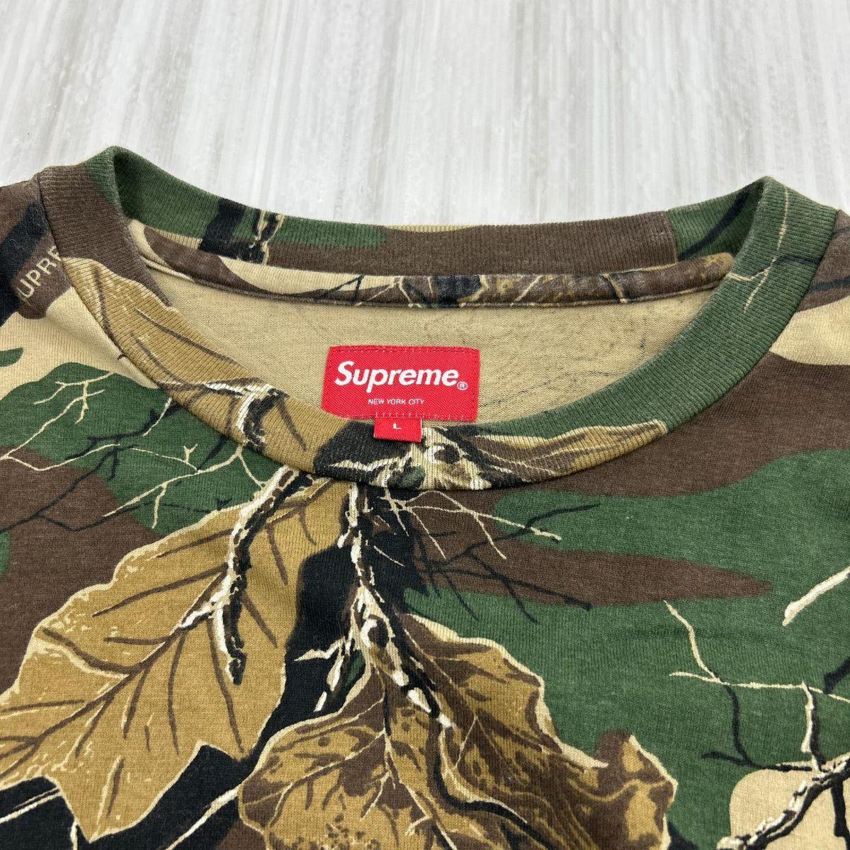 半袖Ｔシャツ TREE CAMO SMALL LOGO TEE L カーキ