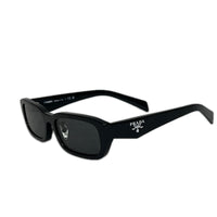 PRADA スクエアサングラス SPR B06-F