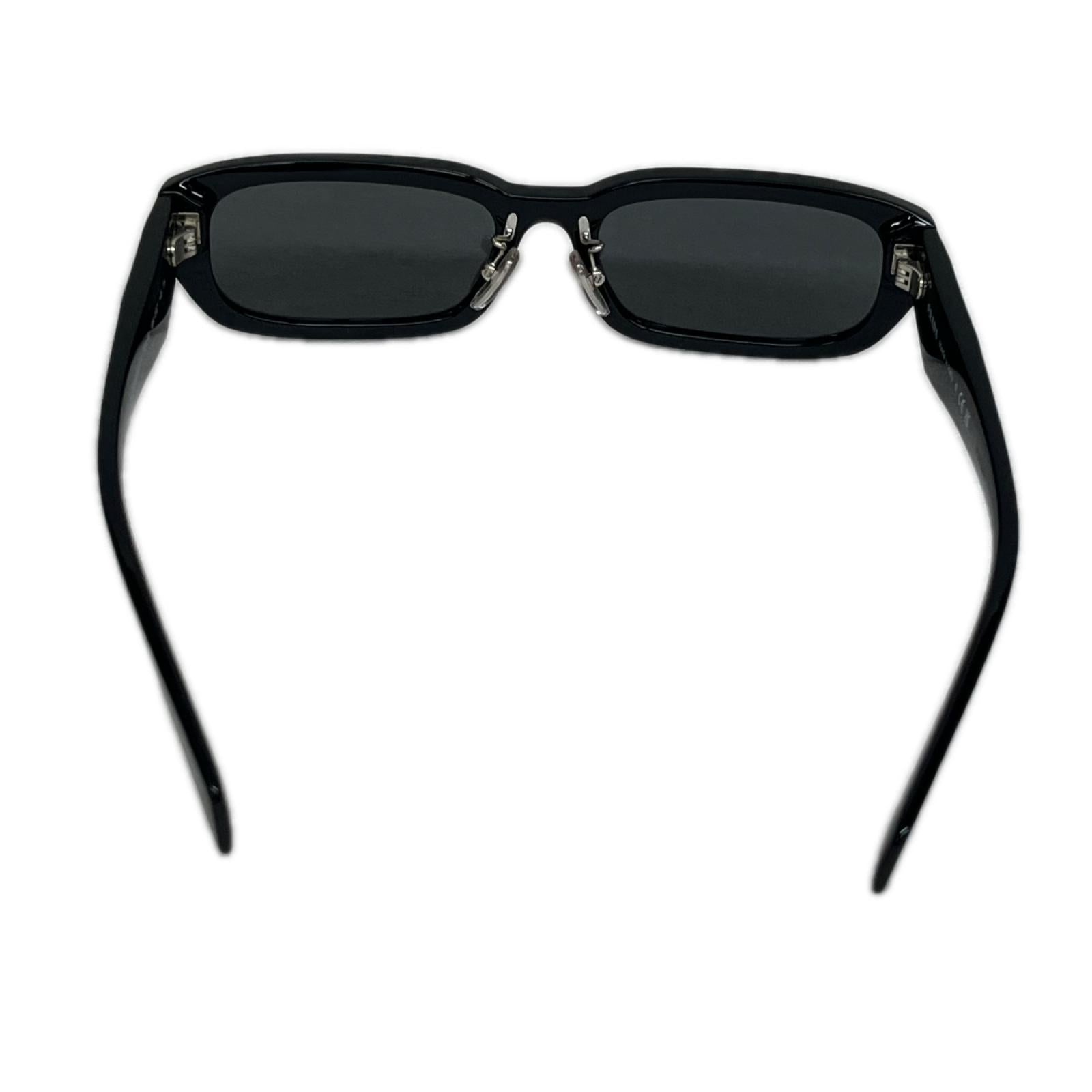 PRADA スクエアサングラス SPR B06-F
