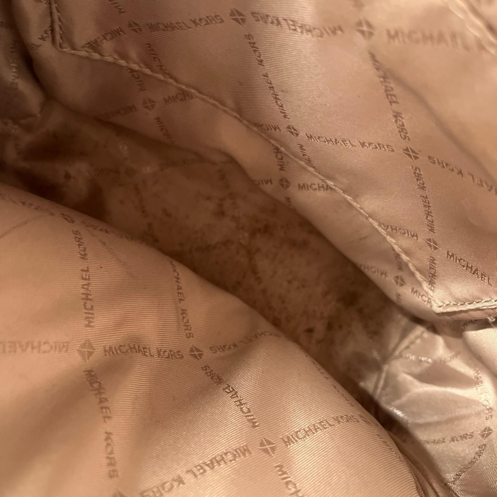 リュック・デイパック ﾚｻﾞｰ　ｸﾞﾘｰﾝ