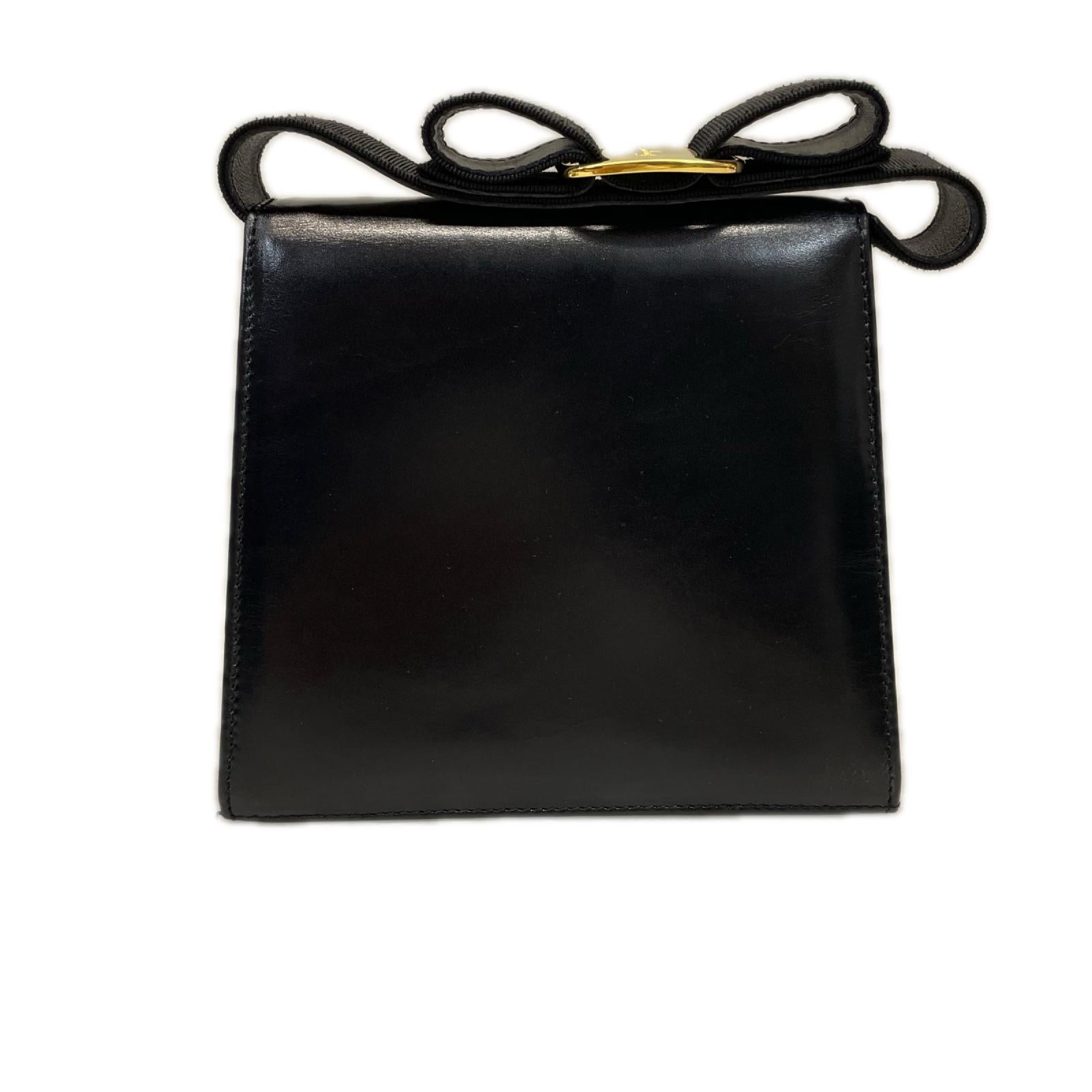 S.Ferragamo ヴァラリボン　レザーハンドバッグ