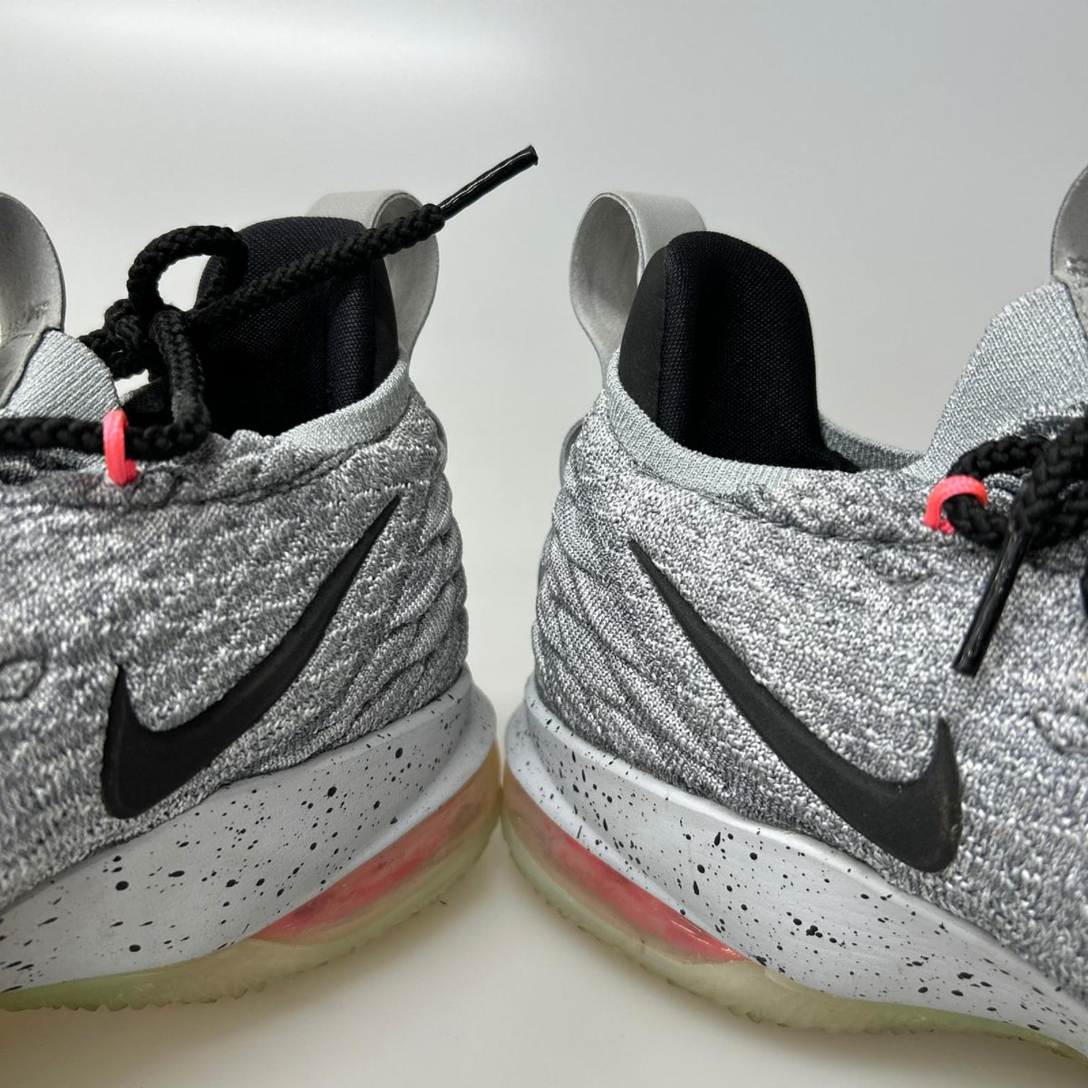 スニーカー LEBRON XV LOW EP　26.5㎝ 26.5cm (US8 1/2 UK8 EU43) グレー