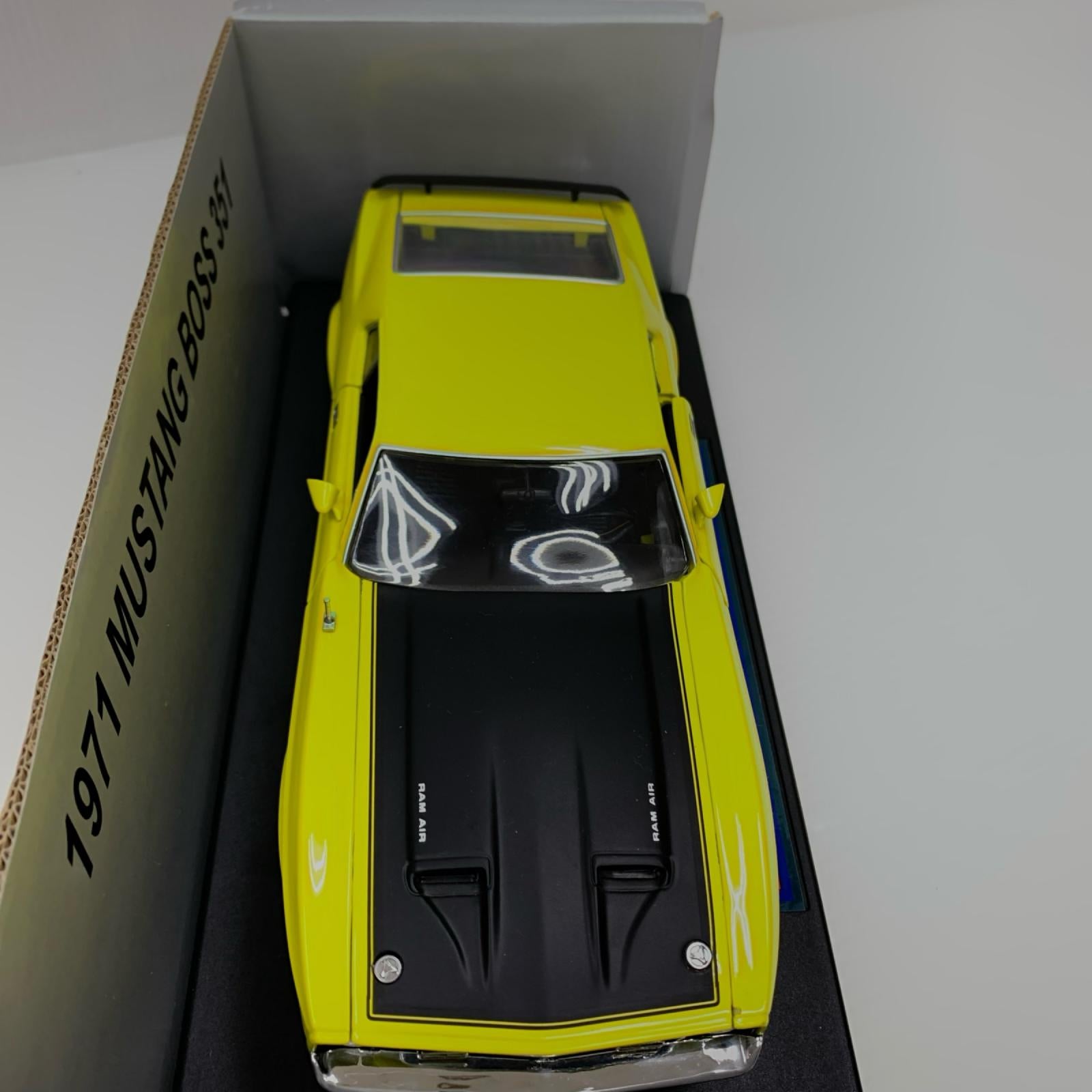 SUNSTAR　1/18　FORD　MUSTANG スケールカー
