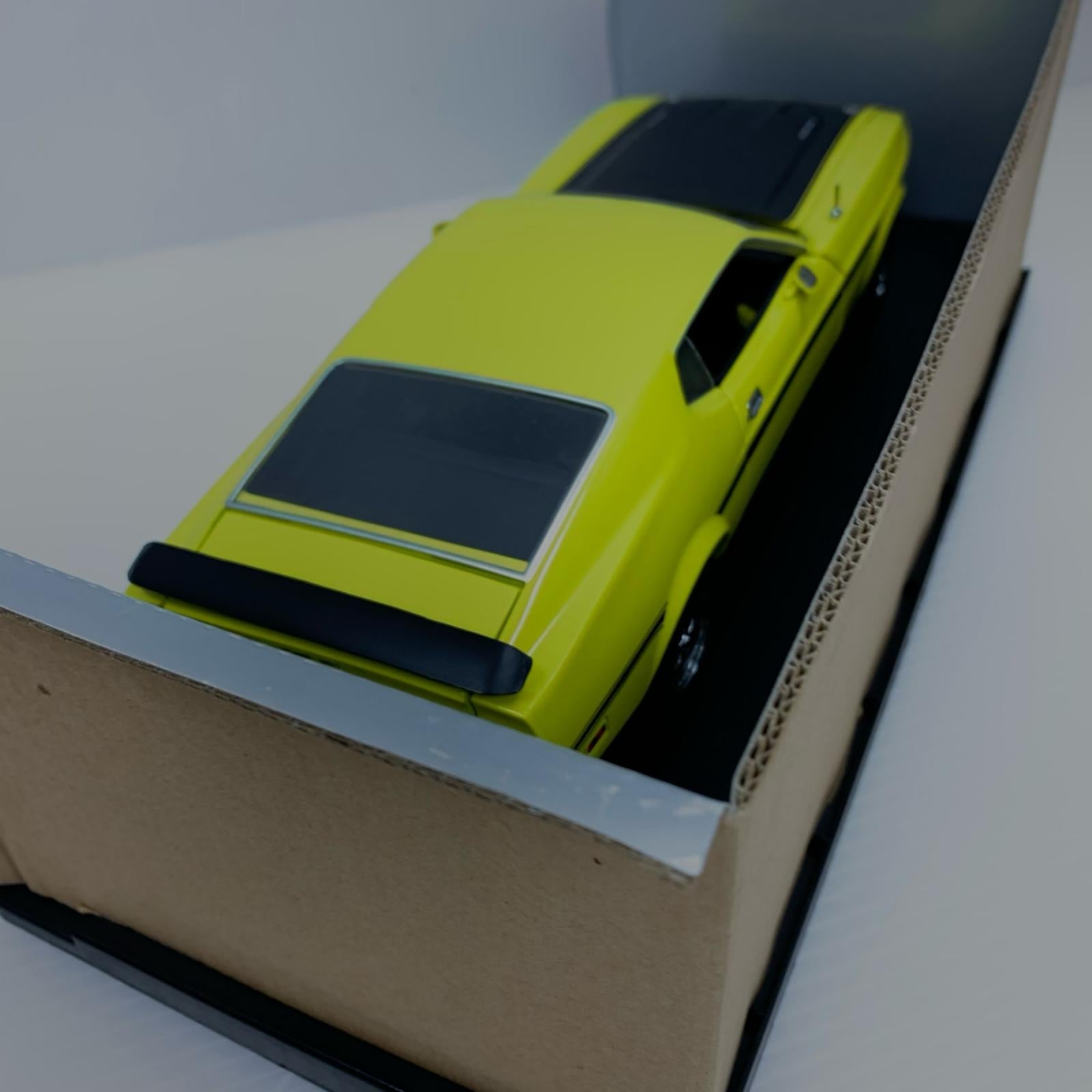 SUNSTAR　1/18　FORD　MUSTANG スケールカー