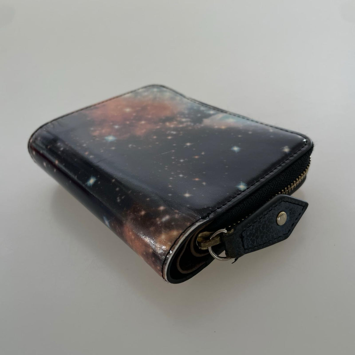 コンパクトウォレット ｷﾞｬﾗｸｼｰ柄 二つ折り財布 ネイビー