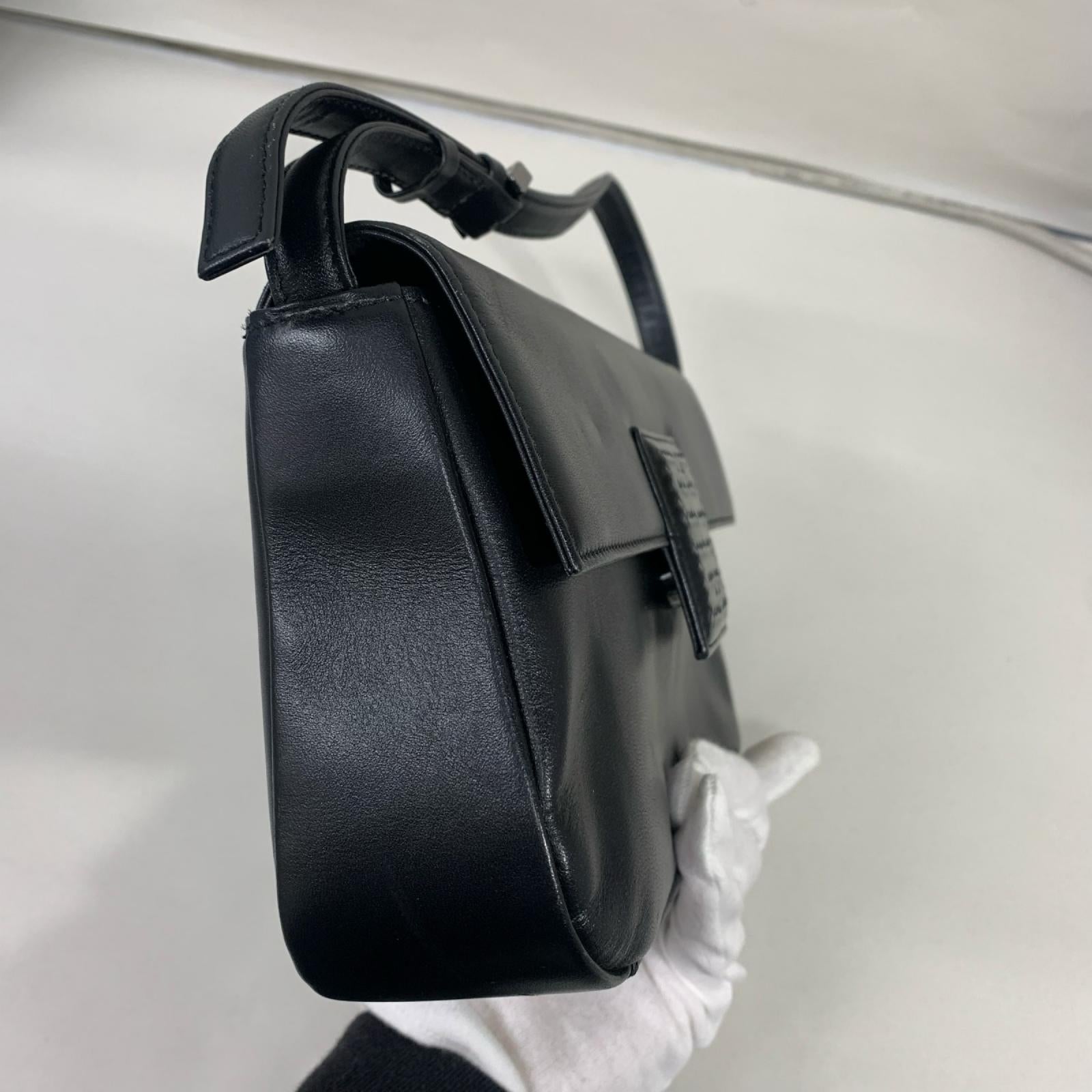 GIVENCHY/ﾜﾝｼｮﾙﾀﾞｰﾊﾞｯｸﾞ/黒