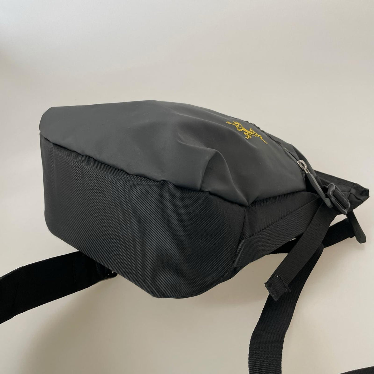 ショルダーバッグ ARRO 8 SHOULDER BAG ﾌﾞﾗｯｸ ブラック