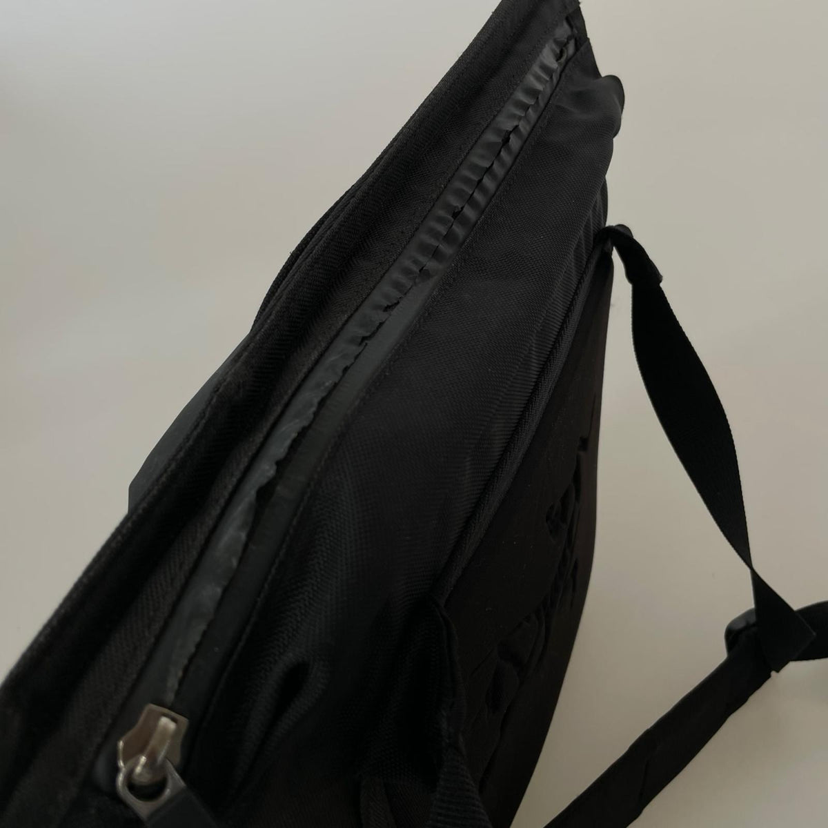 ショルダーバッグ ARRO 8 SHOULDER BAG ﾌﾞﾗｯｸ ブラック